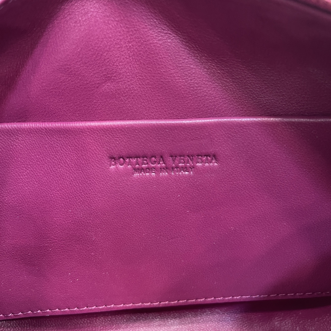 B0tt*ga Ven*ta Loop Bag 