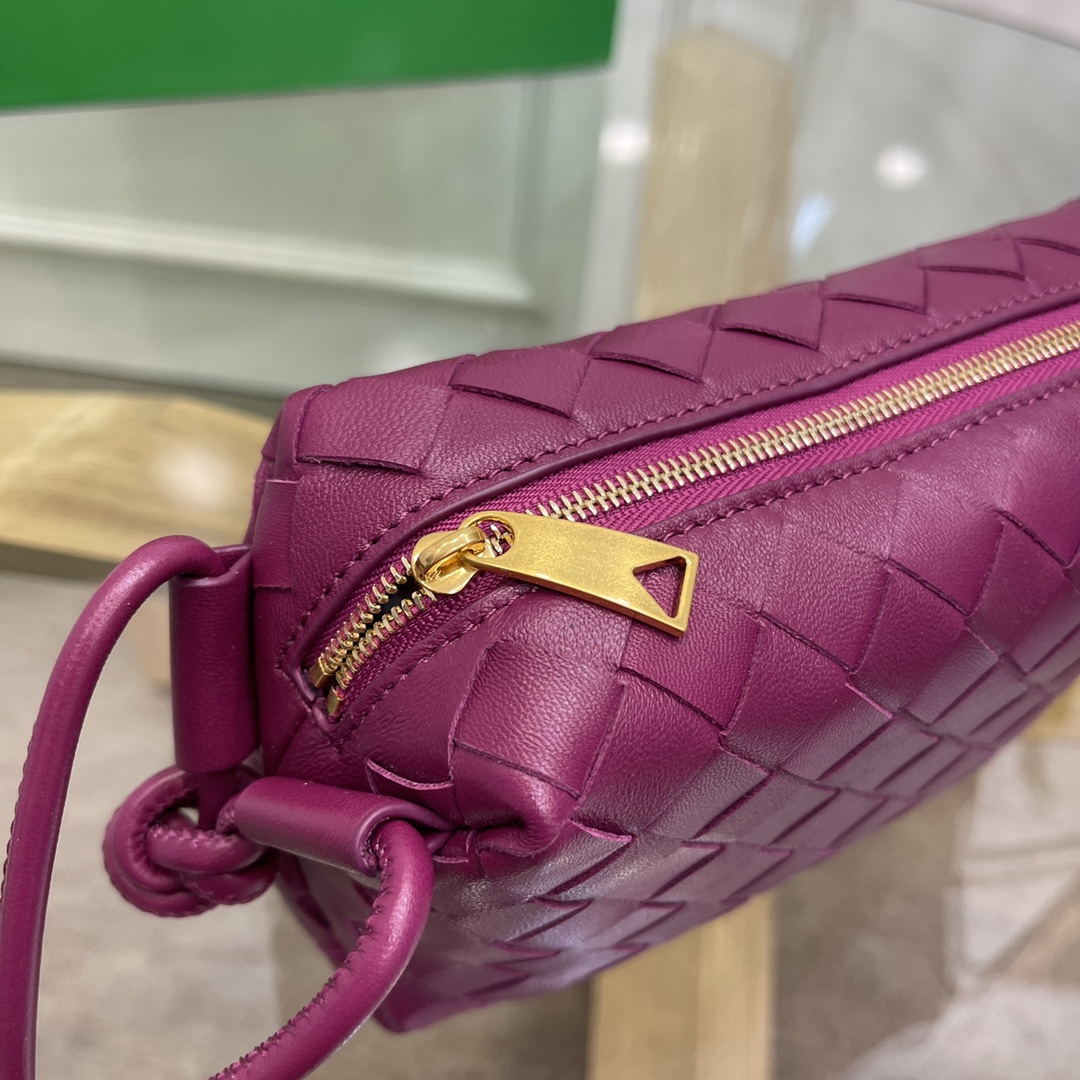 B0tt*ga Ven*ta Loop Bag 