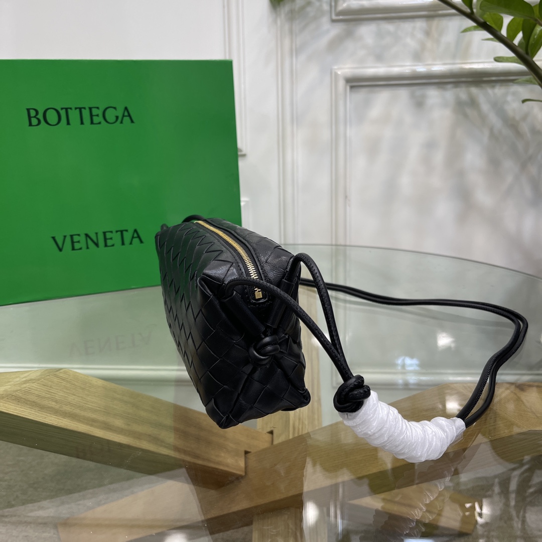 B0tt*ga Ven*ta Loop Bag Black