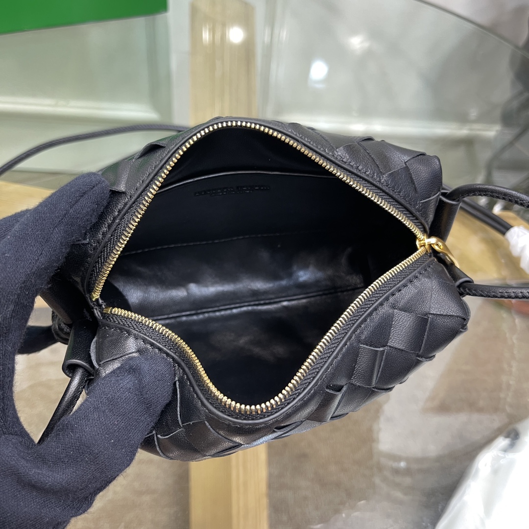 B0tt*ga Ven*ta Loop Bag Black
