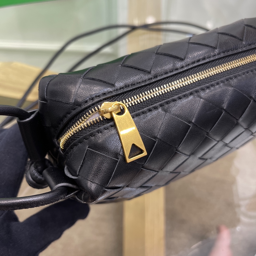 B0tt*ga Ven*ta Loop Bag Black
