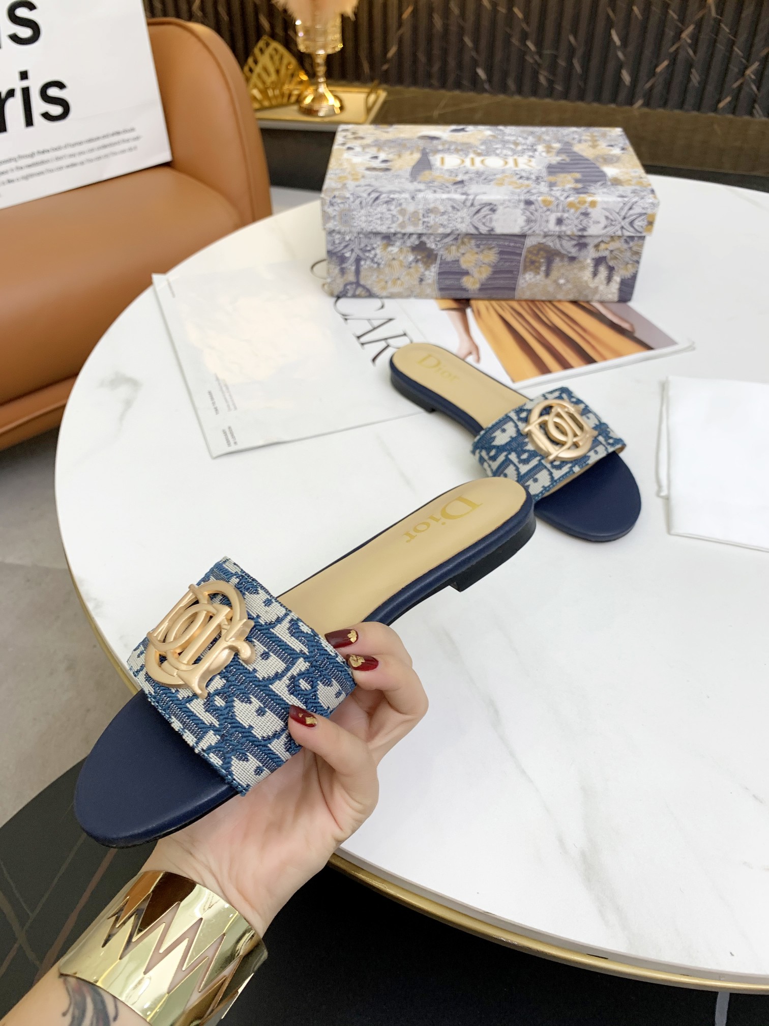D10r Slippers New