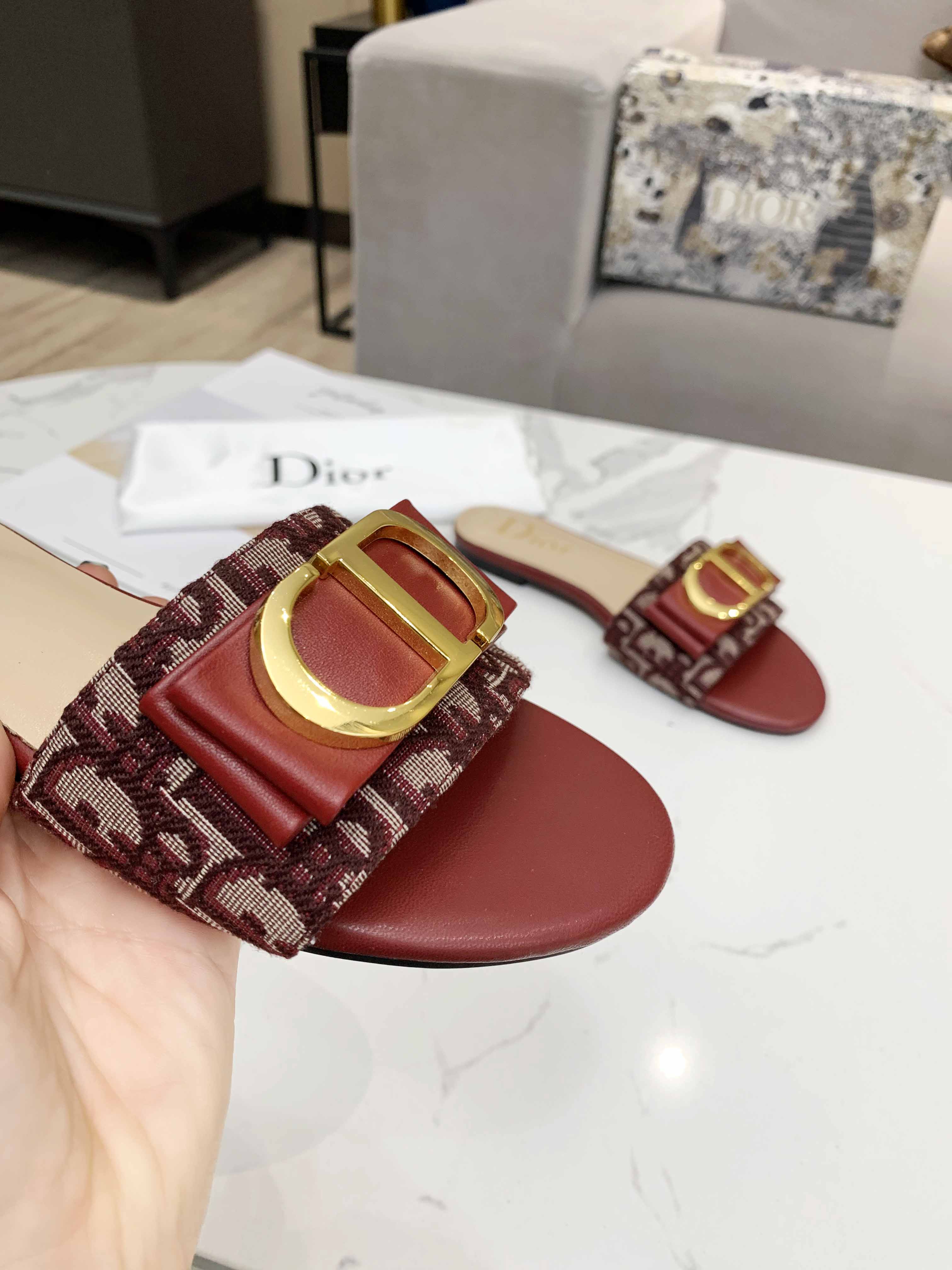 D10r Montaigne Slippers 