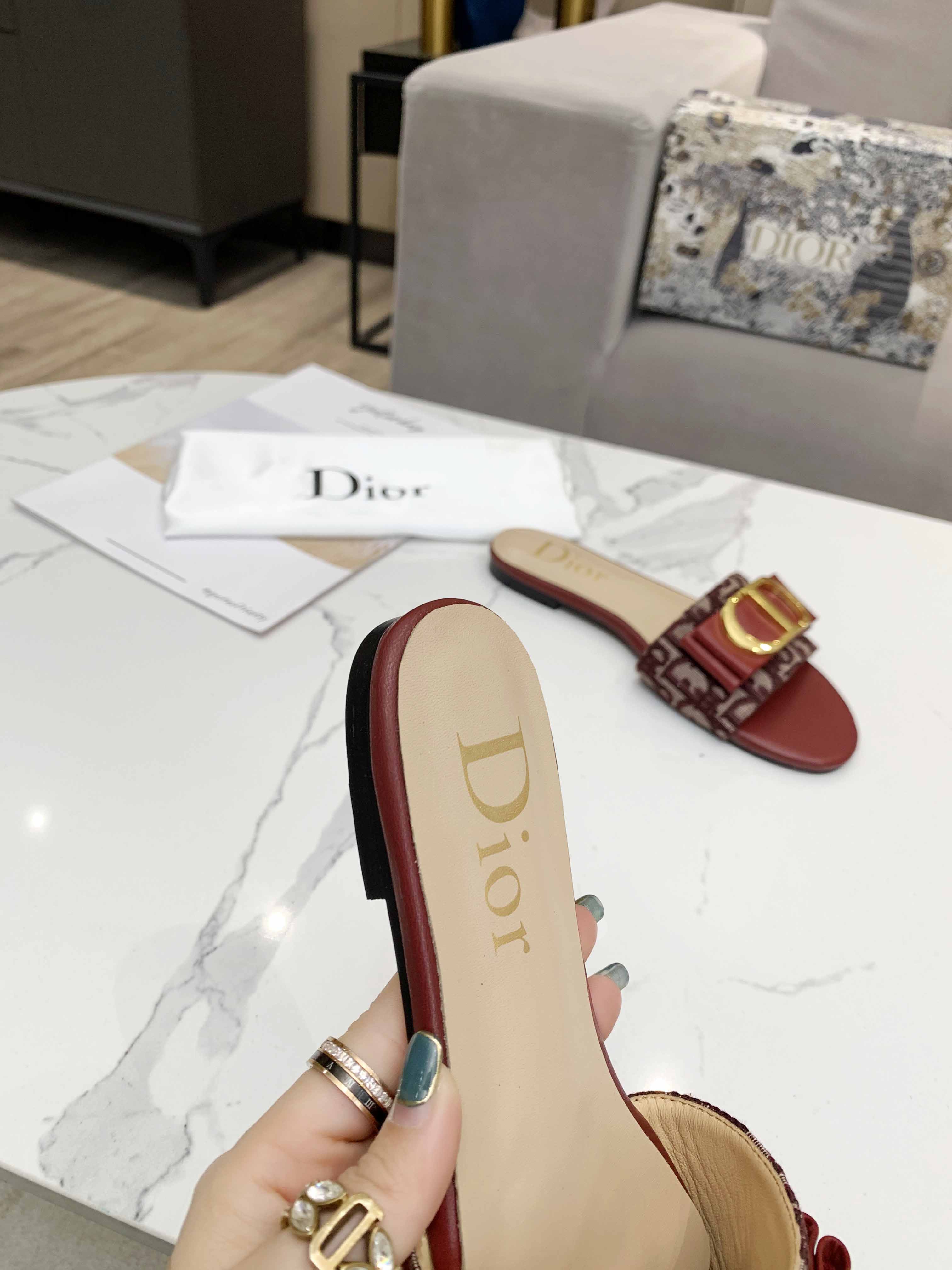 D10r Montaigne Slippers 