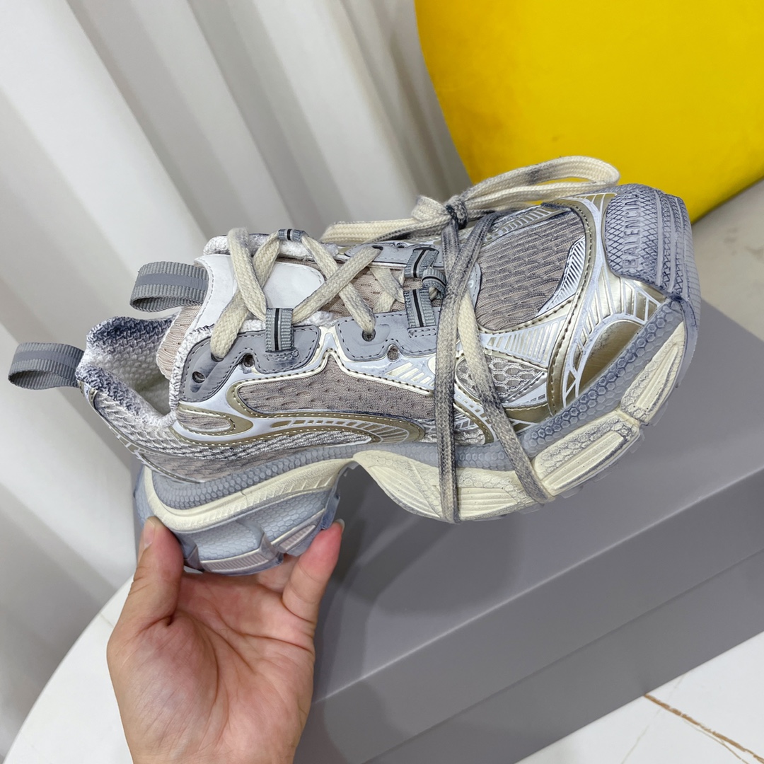 Ba1en*iaga 3XL Sneaker in Grey
