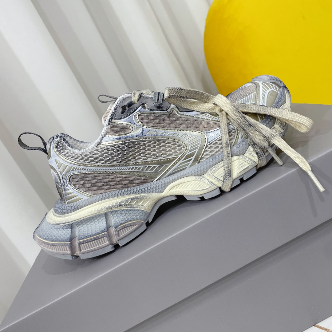 Ba1en*iaga 3XL Sneaker in Grey