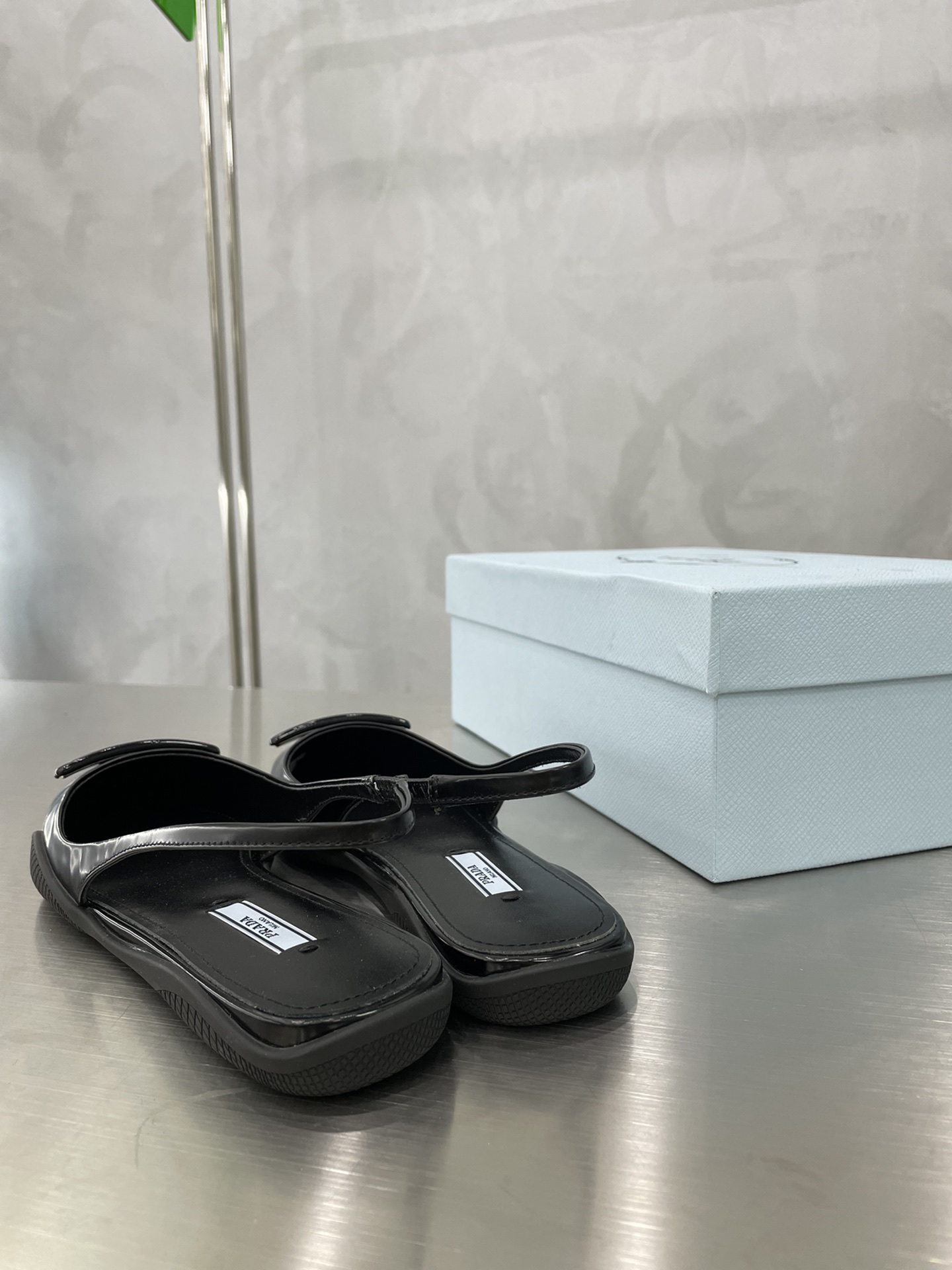 Pra*a Flat Black