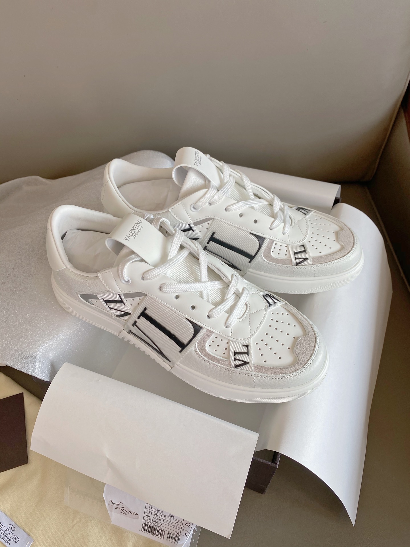 Va1e*ntin0 Sneaker White
