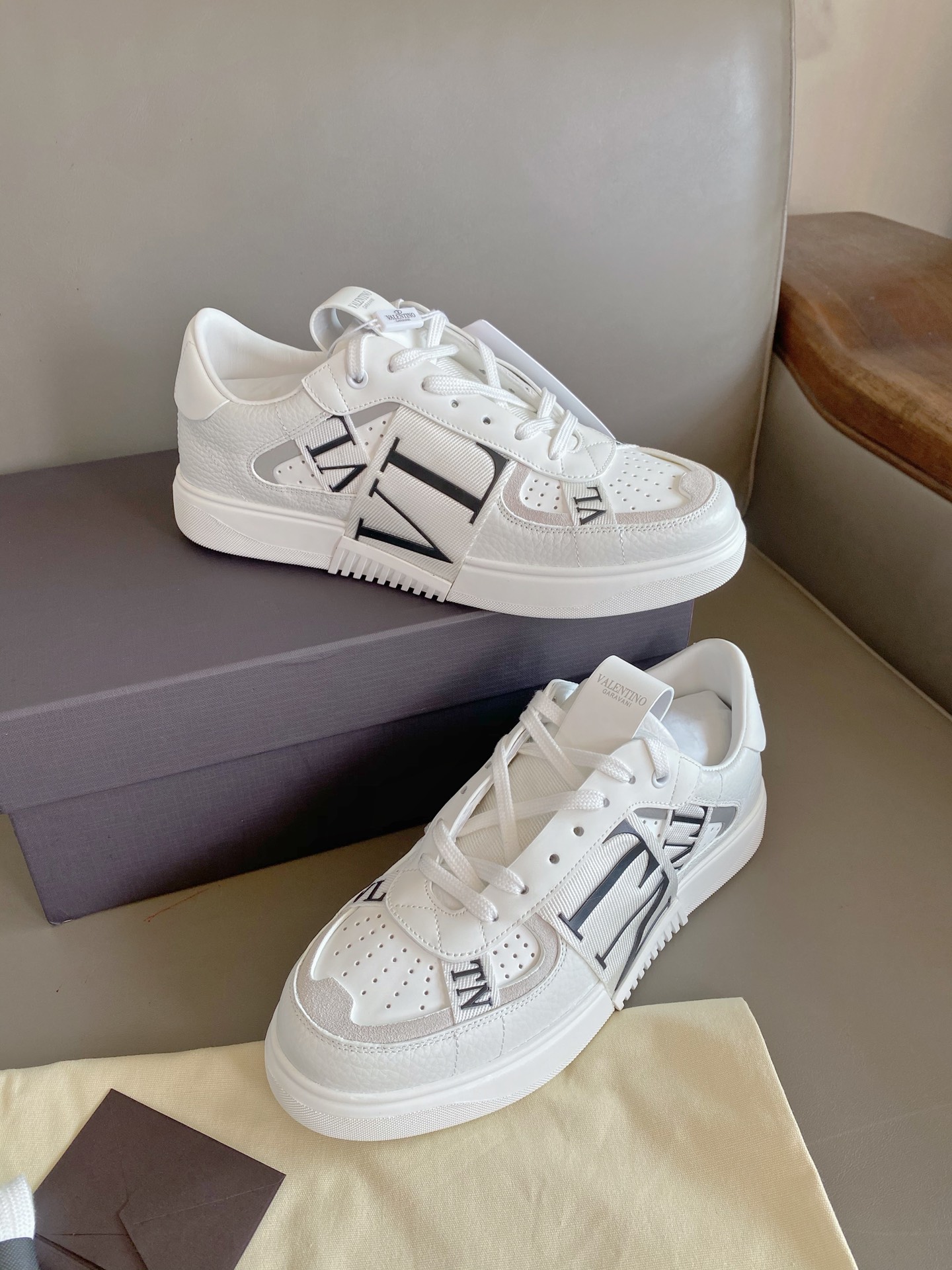 Va1e*ntin0 Sneaker White