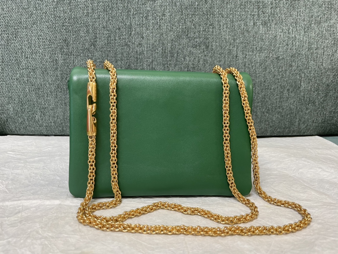 Bagsaaa Va1e*ntin0 Garavani One Stud Nappa Green Bag - 19x14x1cm