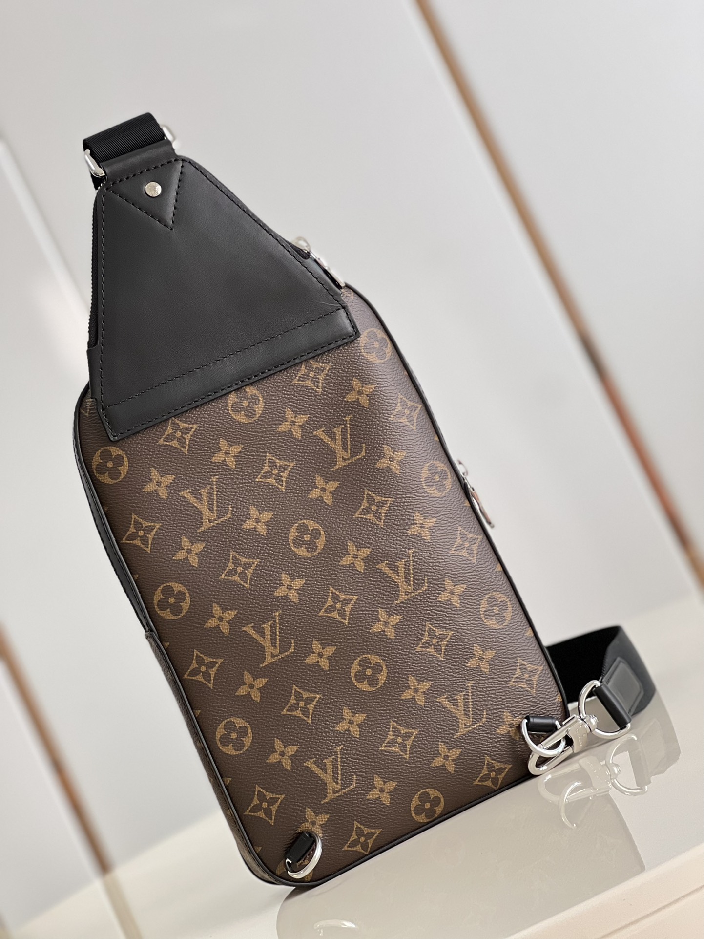 Bagsaaa L0vis Vvtt0n Avenue Slingbag - 20 x 31 x 7 cm 