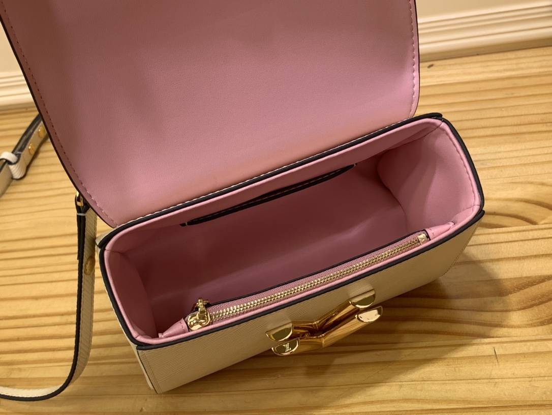 Bagsaaa L0vis Vvtt0n Twist MM Bag White Epi grained with charm gold strap - 23 x 17 x 9.5 cm