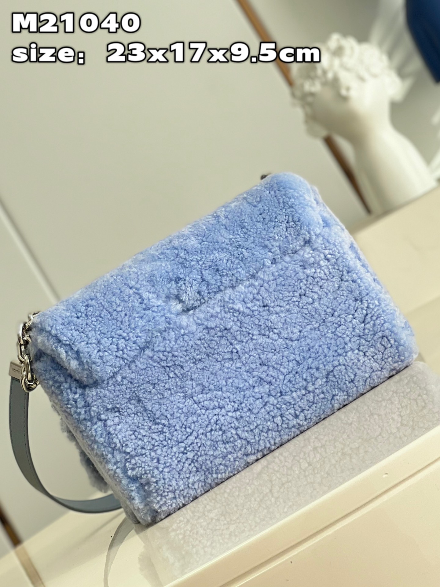 Bagsaaa L0vis Vvtt0n Twist MM Fleece Jean Blue - 23 x 17 x 9.5 cm