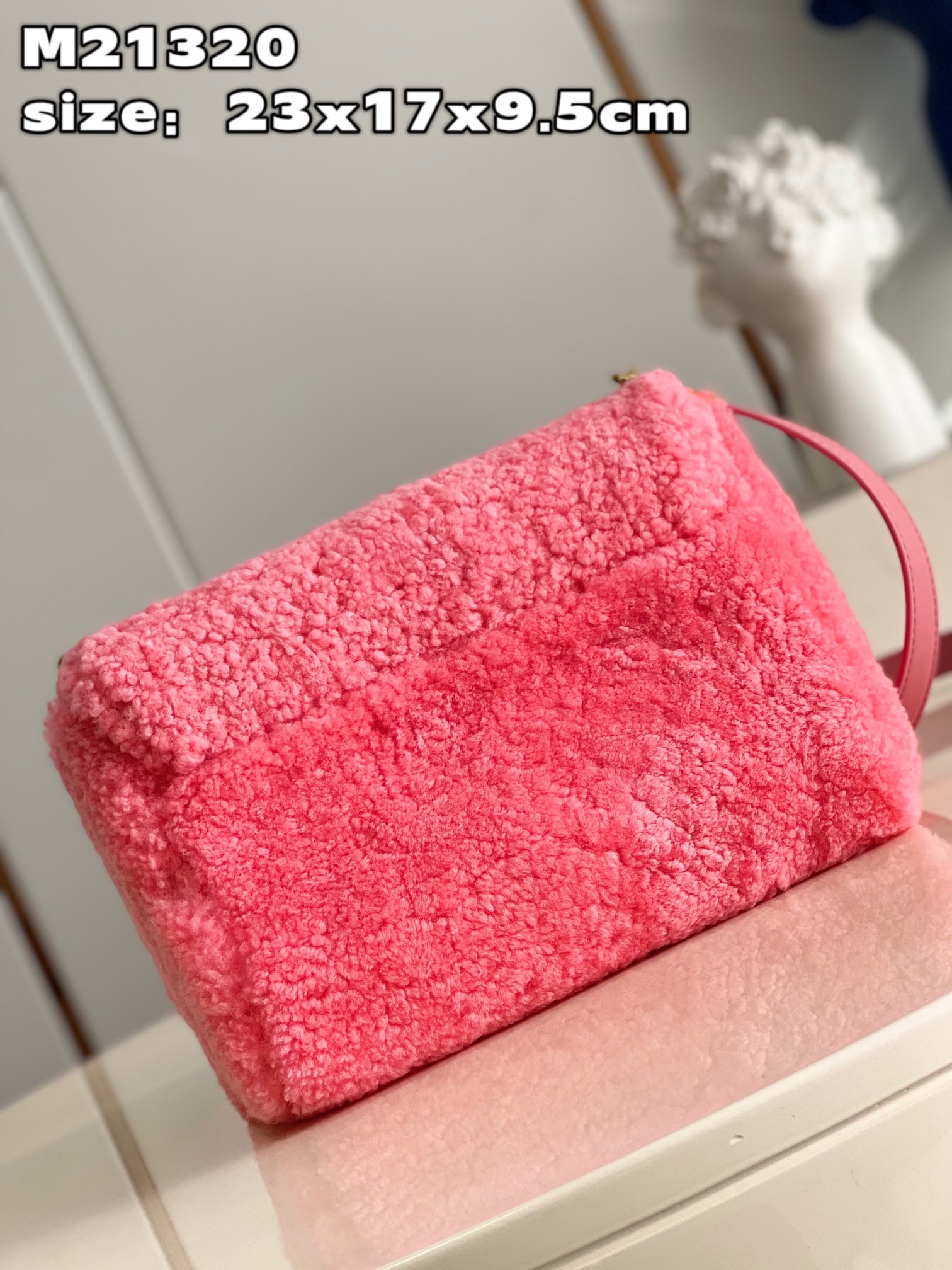 Bagsaaa L0vis Vvtt0n Twist MM Fleece Pink - 23 x 17 x 9.5 cm