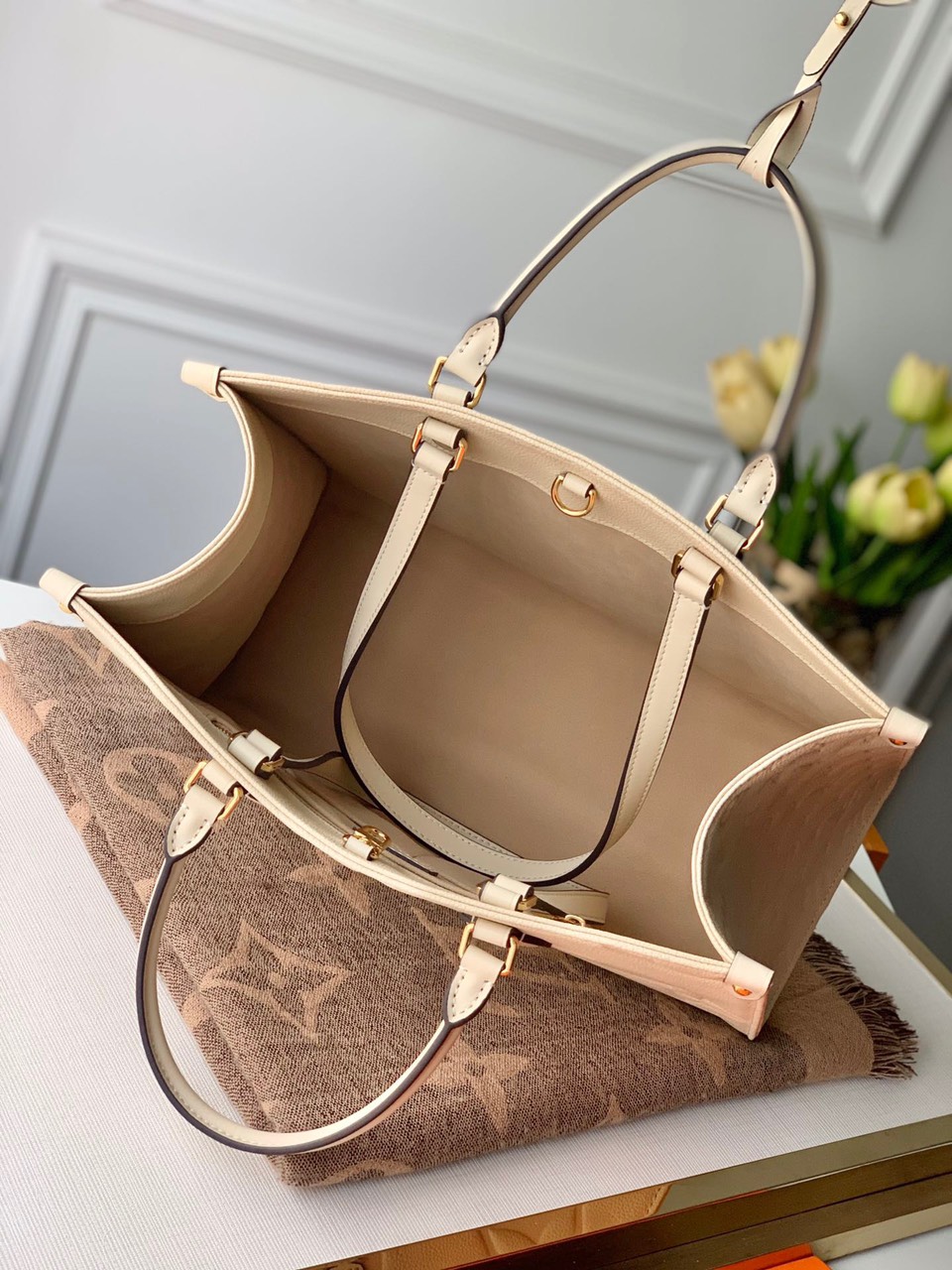 Bagsaaa L0vis Vvtt0n Onthego MM Cream Bag - 35x27x14.5cm