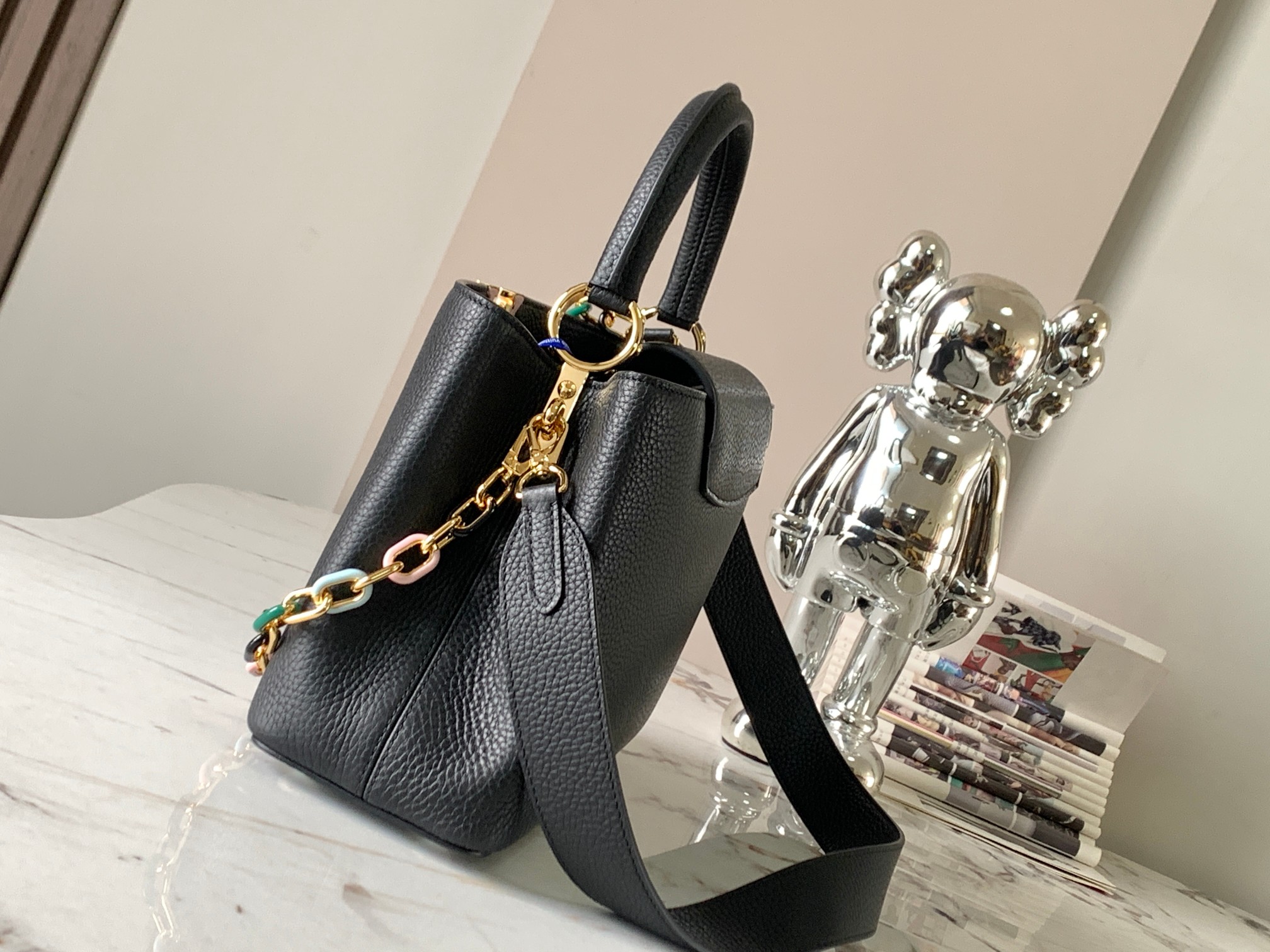 Bagsaaa L0vis Vvtt0n Capucines MM Bag Black Taurillon leather With Chain Strap - 31.5 x 20 x 11 cm