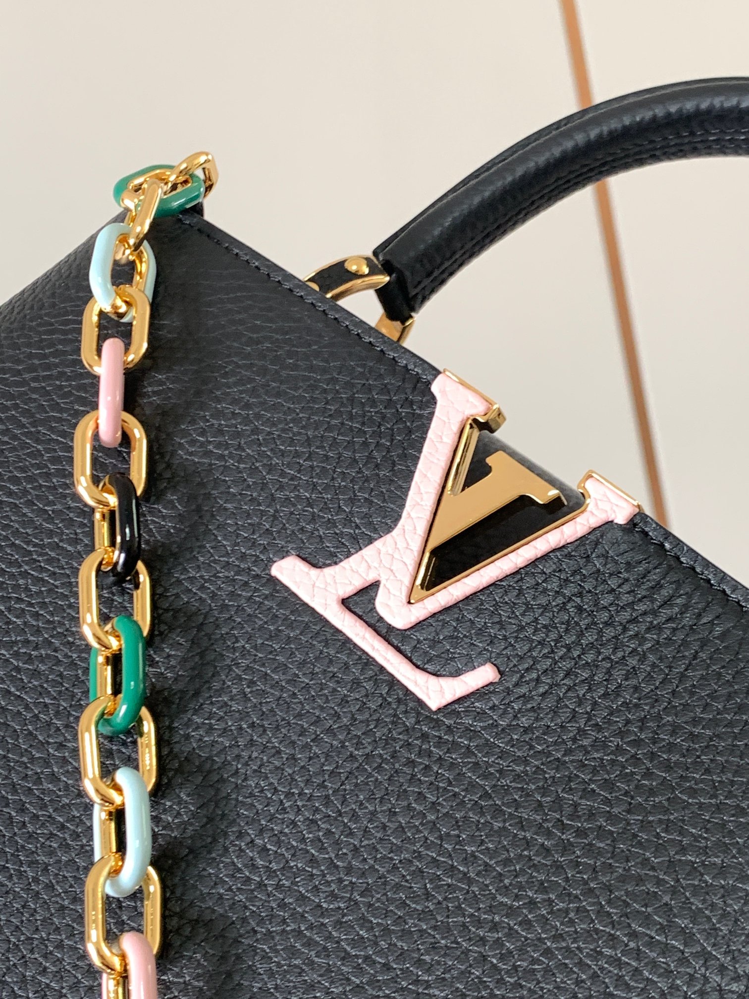 Bagsaaa L0vis Vvtt0n Capucines MM Bag Black Taurillon leather With Chain Strap - 31.5 x 20 x 11 cm