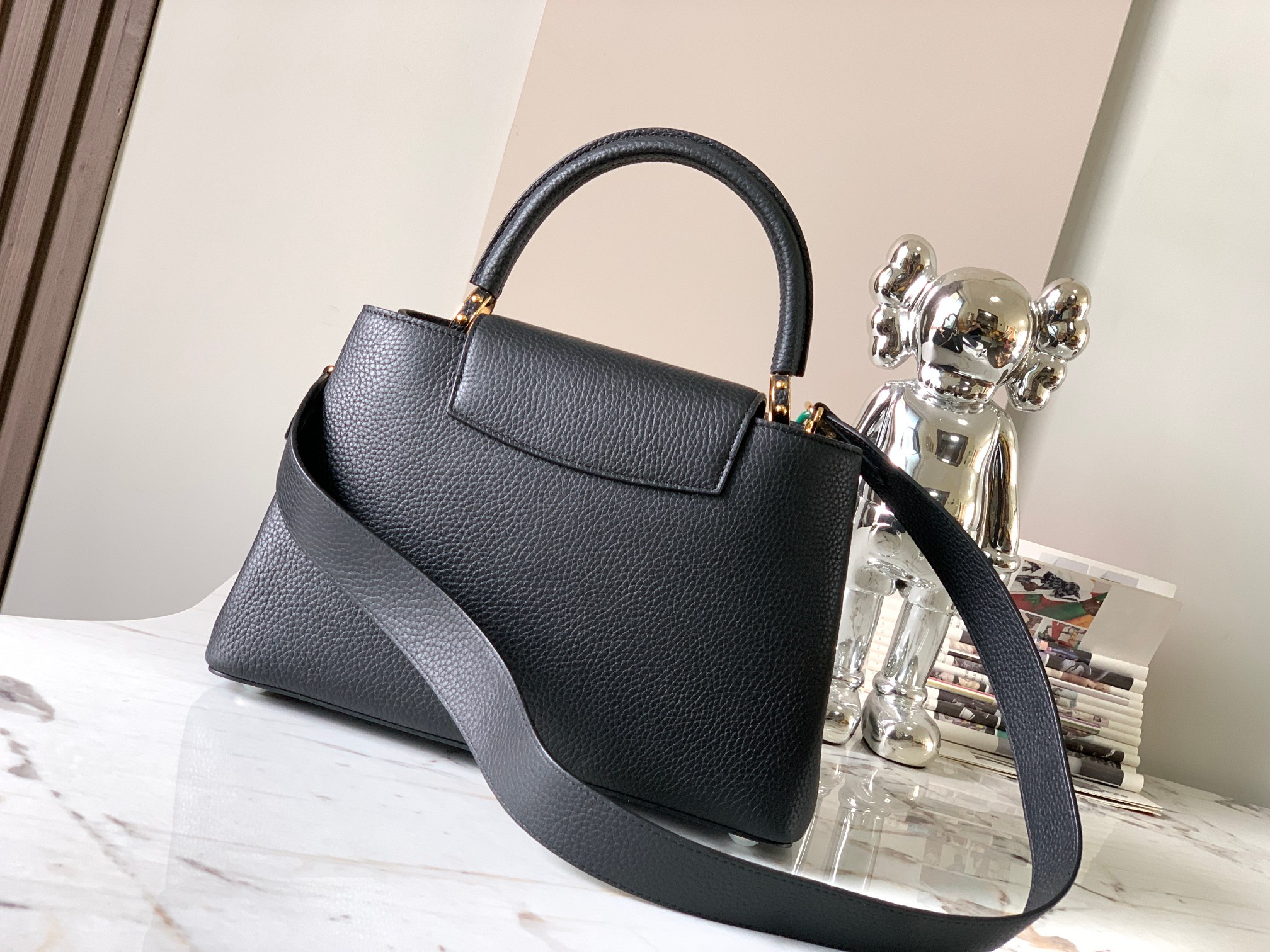 Bagsaaa L0vis Vvtt0n Capucines MM Bag Black Taurillon leather With Chain Strap - 31.5 x 20 x 11 cm
