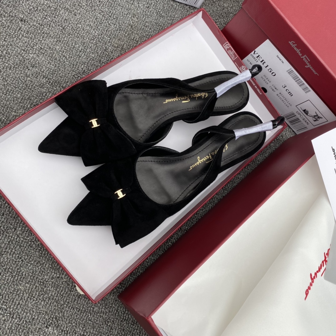 Bagsaaa Salvatore Ferragamo Velvet Heels