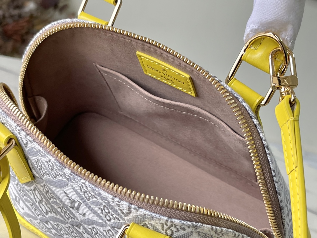 Bagsaaa L0vis Vvtt0n Alma BB In Yellow - 25 x 19 x 12 cm