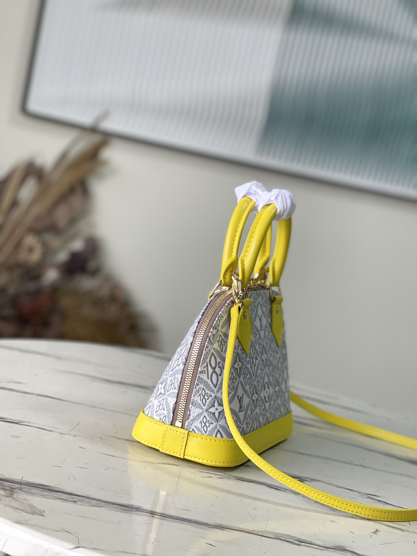 Bagsaaa L0vis Vvtt0n Alma BB In Yellow - 25 x 19 x 12 cm