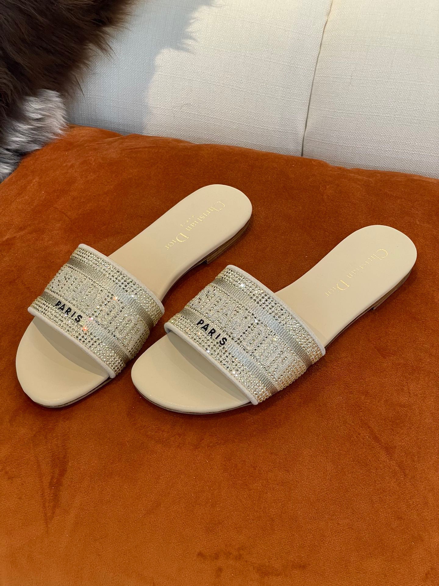 Bagsaaa D10r Dway Slide With Gold Thread And Rhinestones