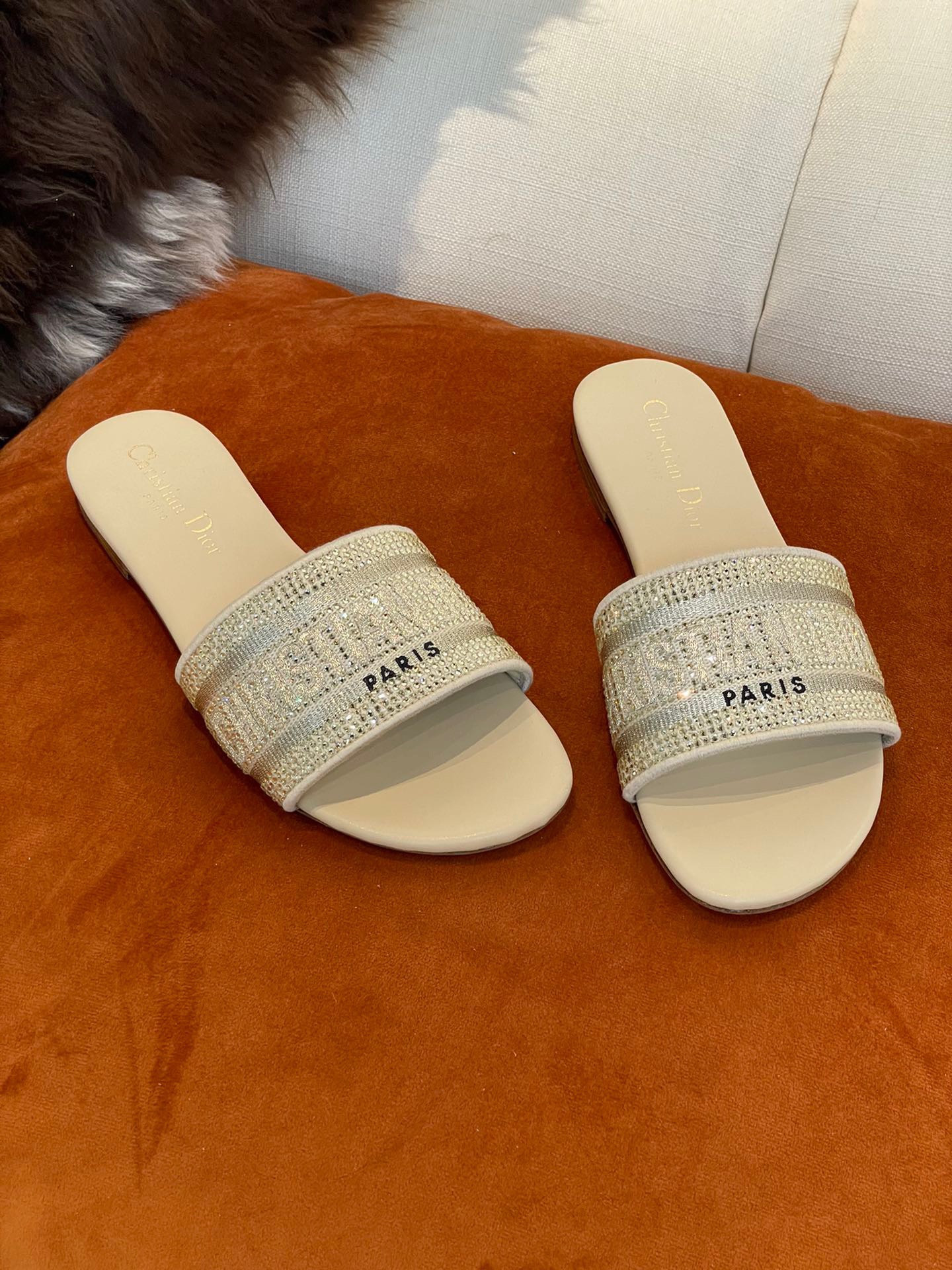 Bagsaaa D10r Dway Slide With Gold Thread And Rhinestones