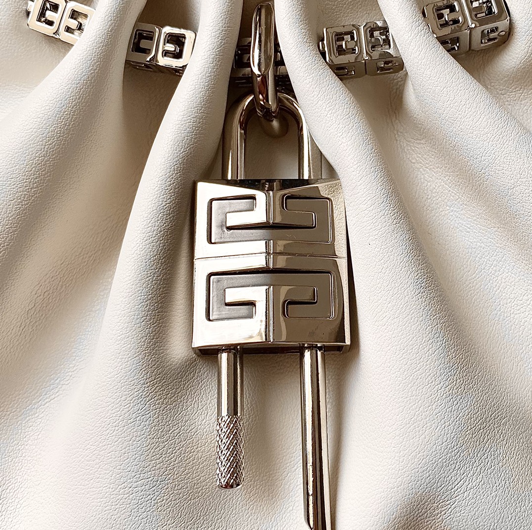 Bagsaaa Givenchy Kenny White Bag - 32x22x17cm