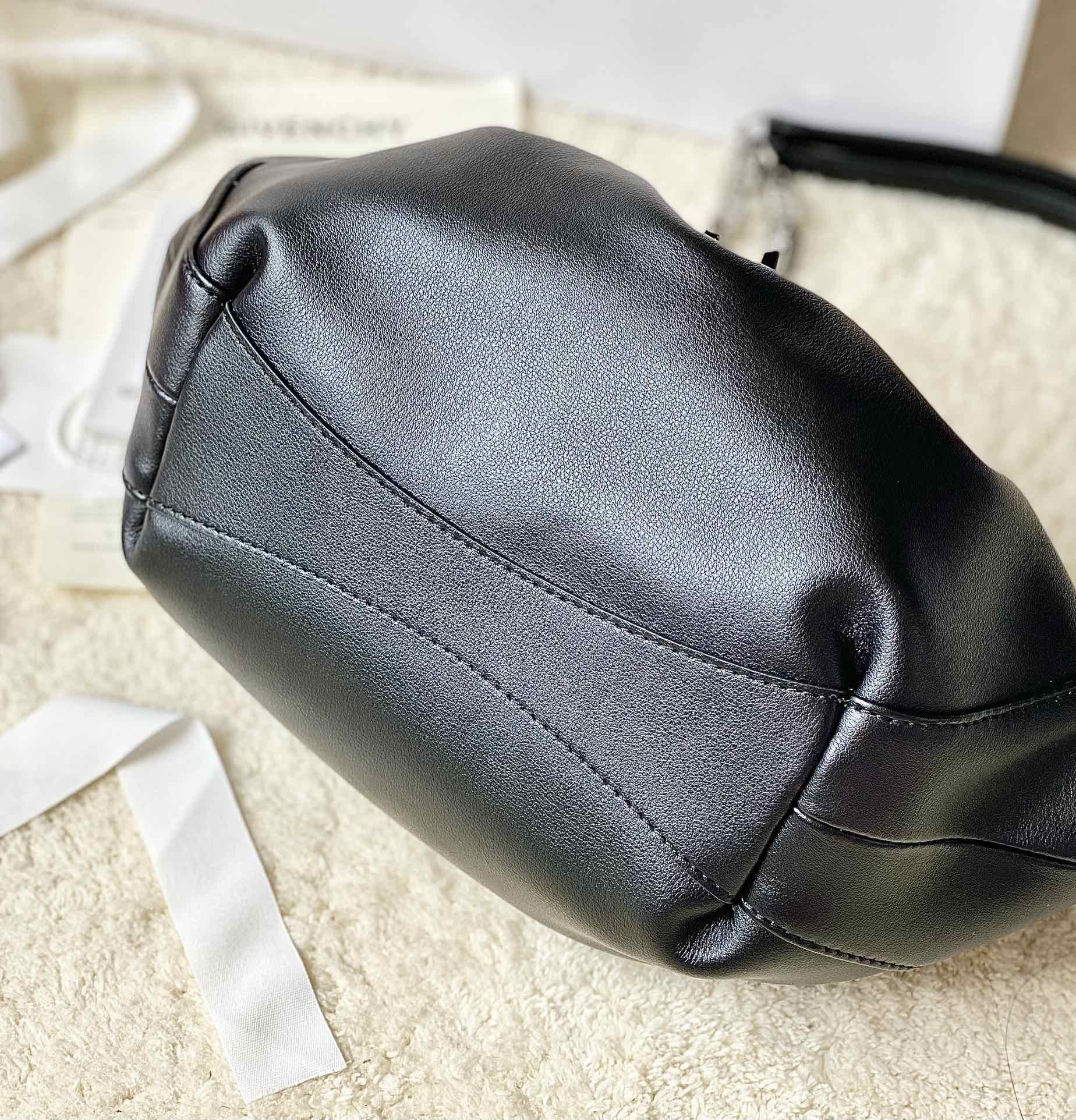Bagsaaa Givenchy Kenny Black Bag - 32x22x17cm