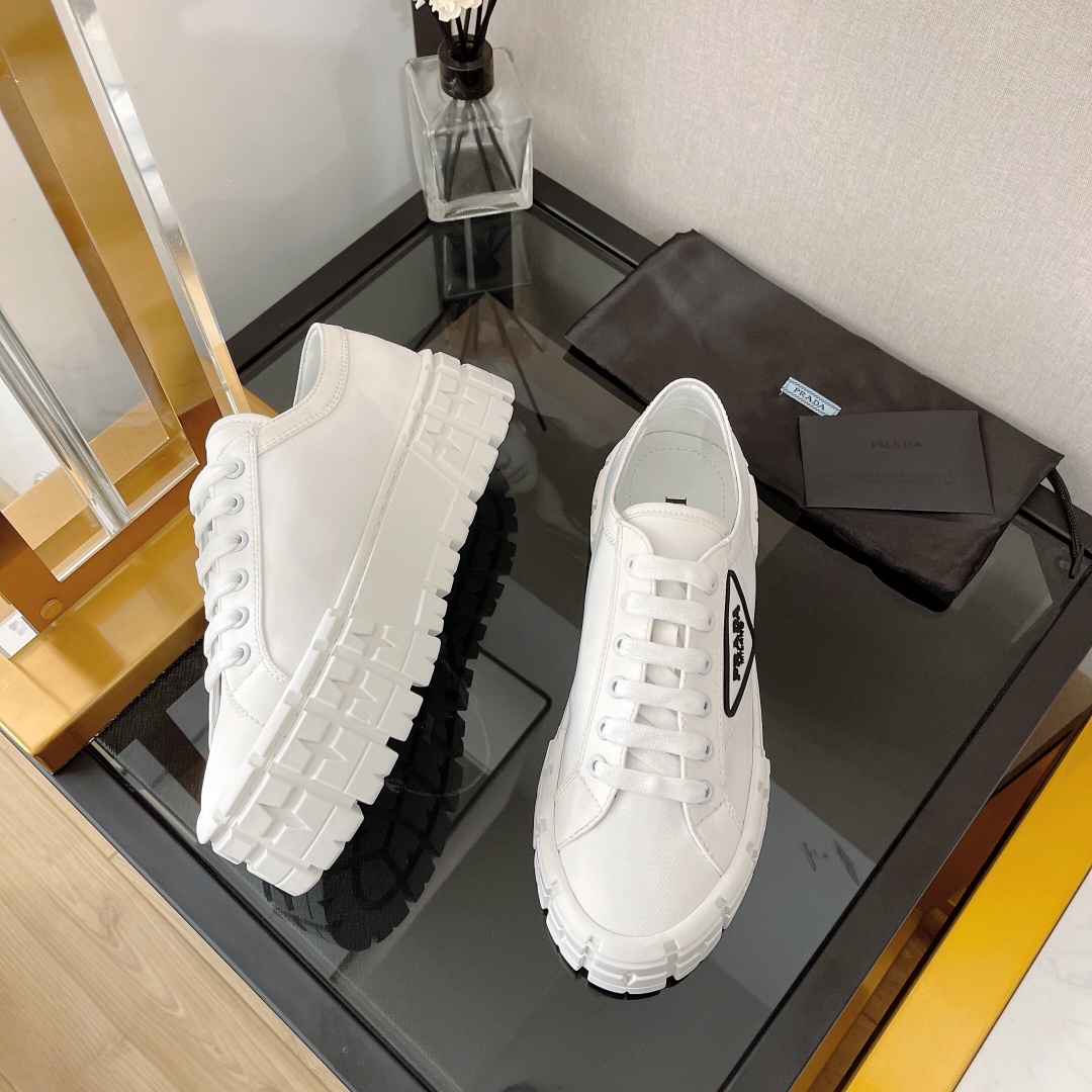 Bagsaaa Pra*a Low Top White Sneaker