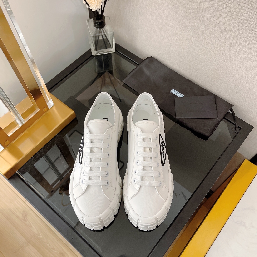 Bagsaaa Pra*a Low Top White Sneaker