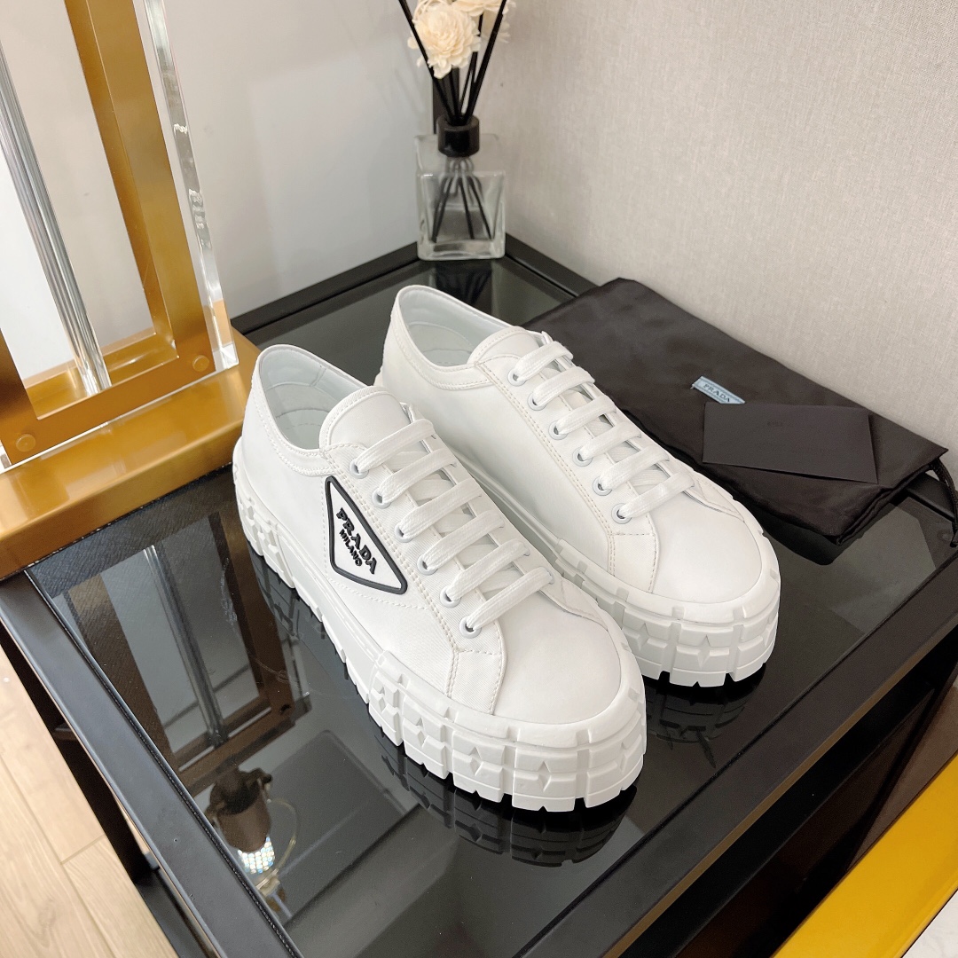 Bagsaaa Pra*a Low Top White Sneaker