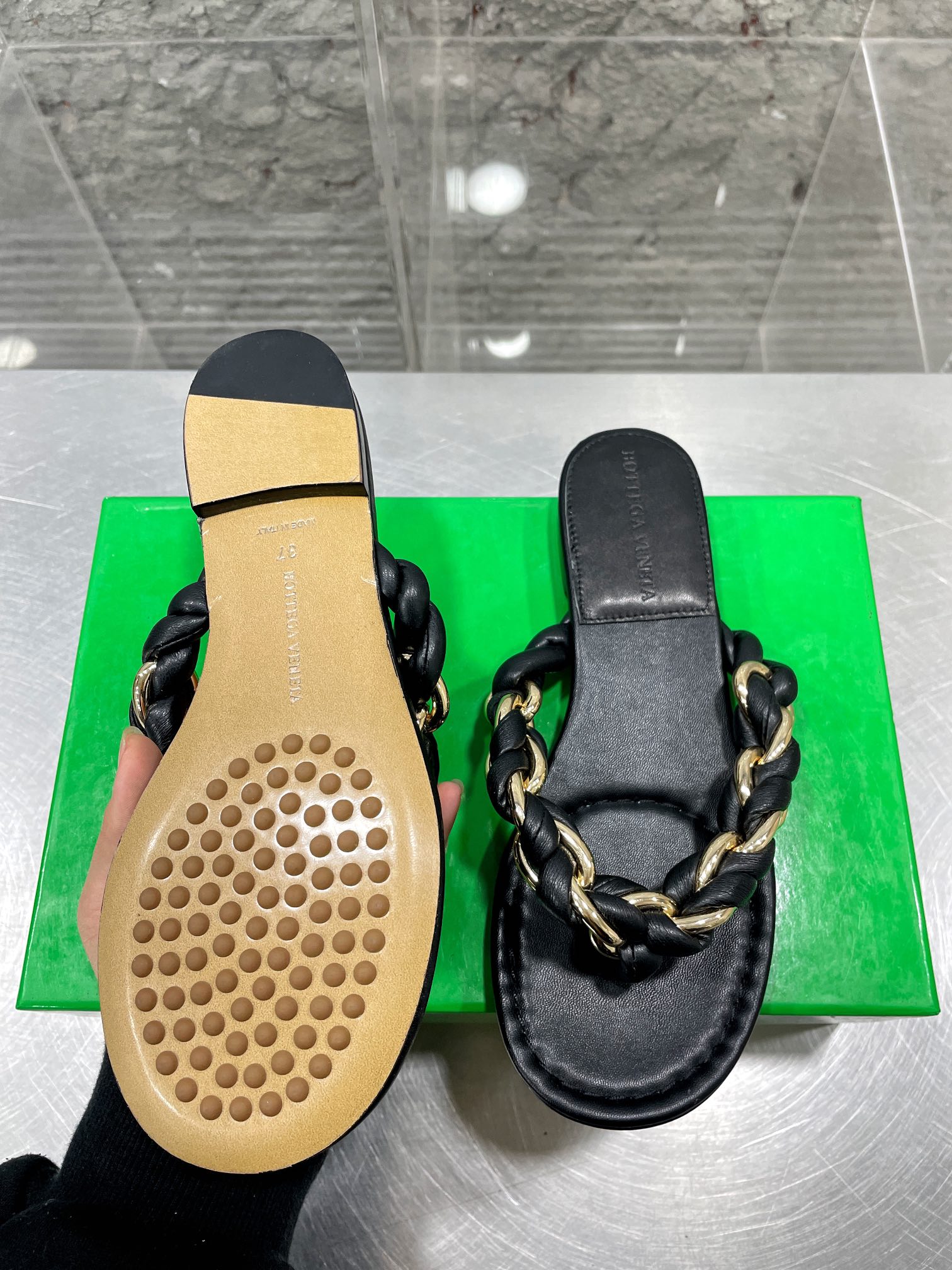 Bagsaaa B0tt*ga Ven*ta Rubber Lido In Cane Sugar Black