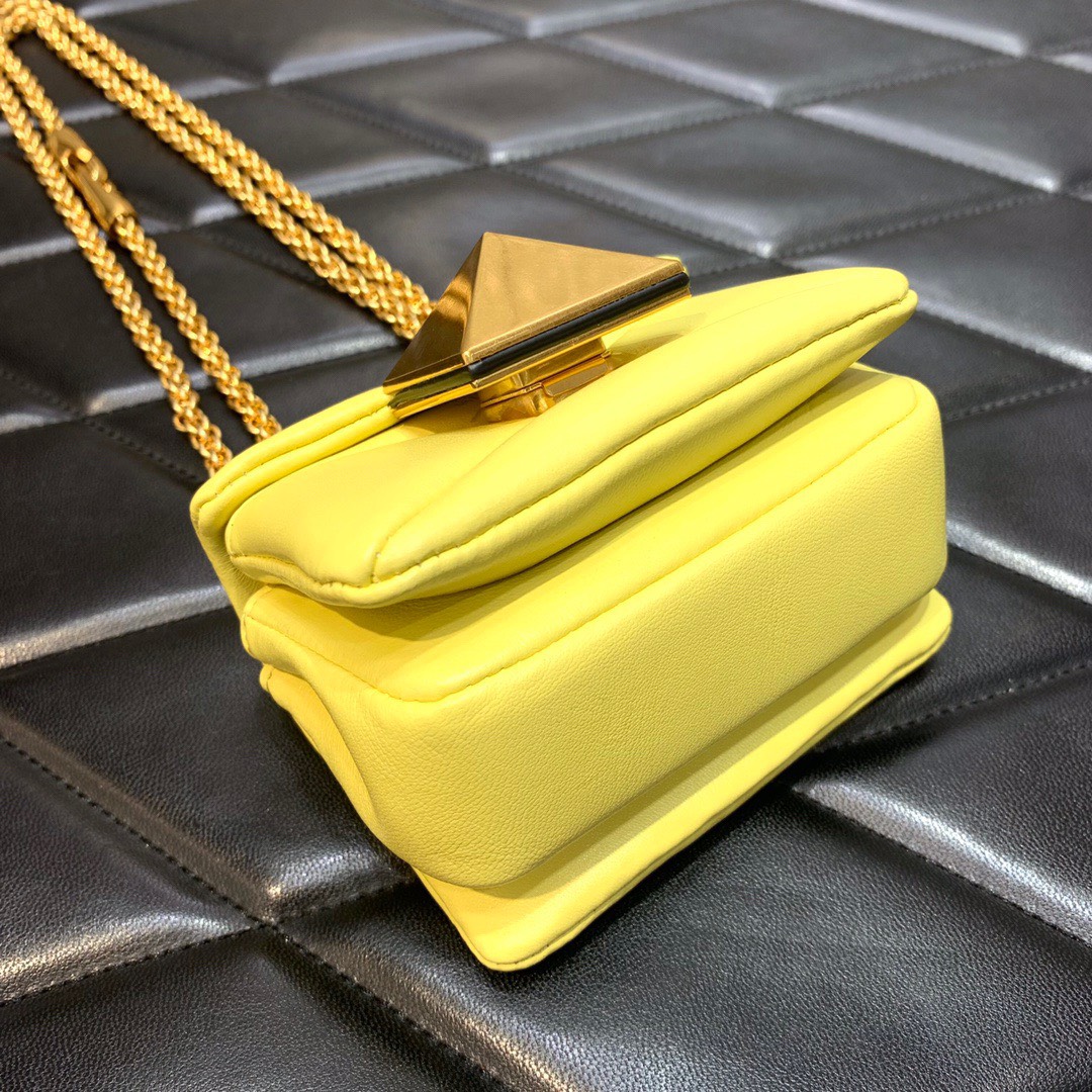 Bagsaaa Va1e*ntin0 Garavani Micro One Stud Nappa Yellow Bag - 11x8x5cm