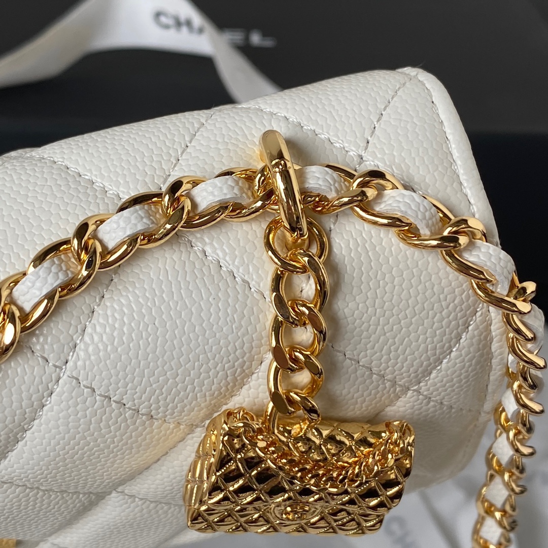 Bagsaaa Ch**el WOC White Caviar Leather - 19cm