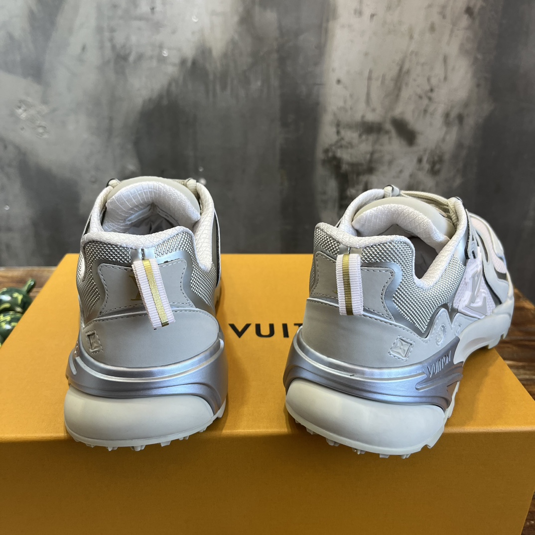 Bagsaaa L0vis Vvtt0n Runner Tatic Sneaker Beige