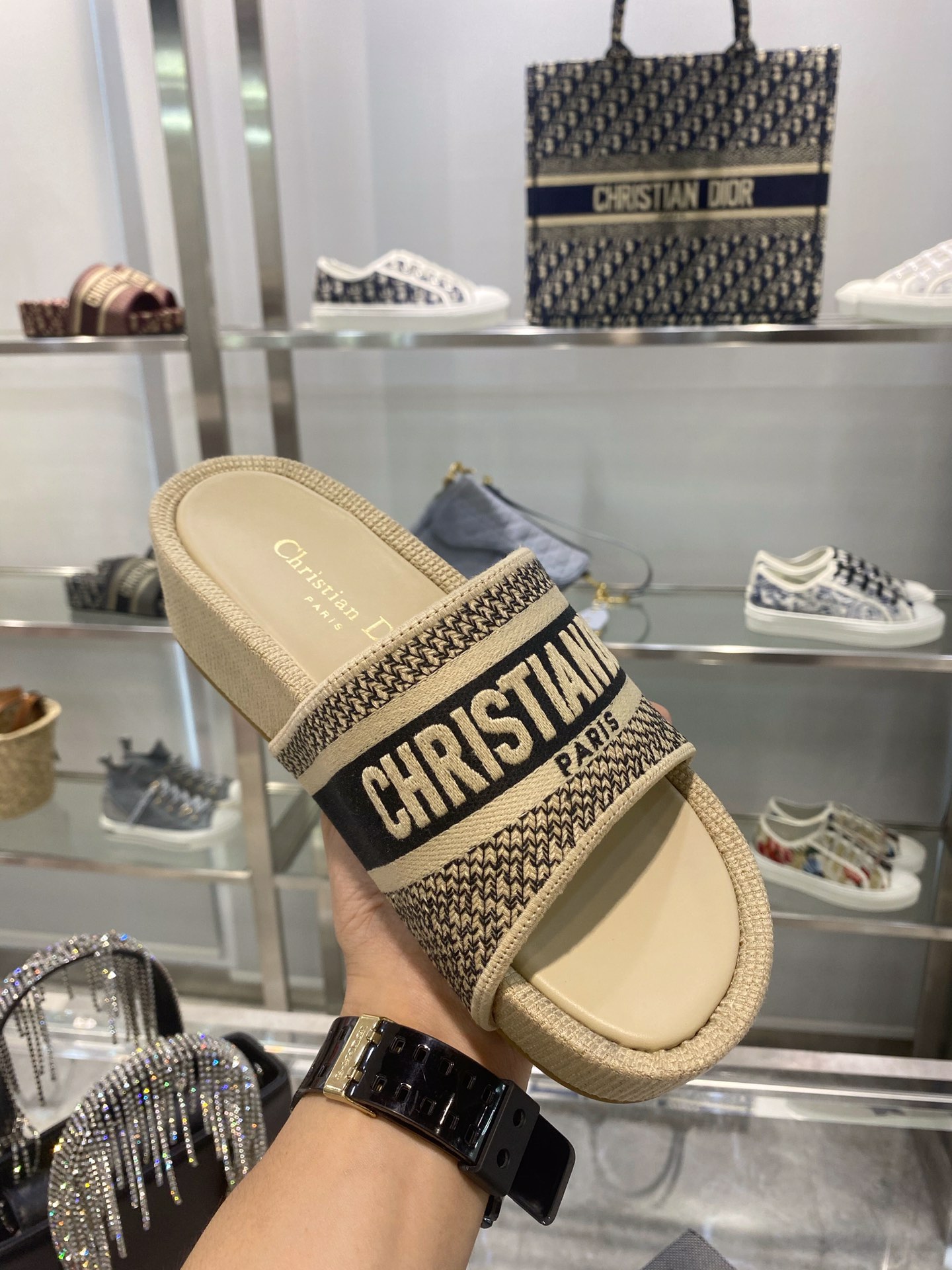Bagsaa D10r Dway Beige Sandals