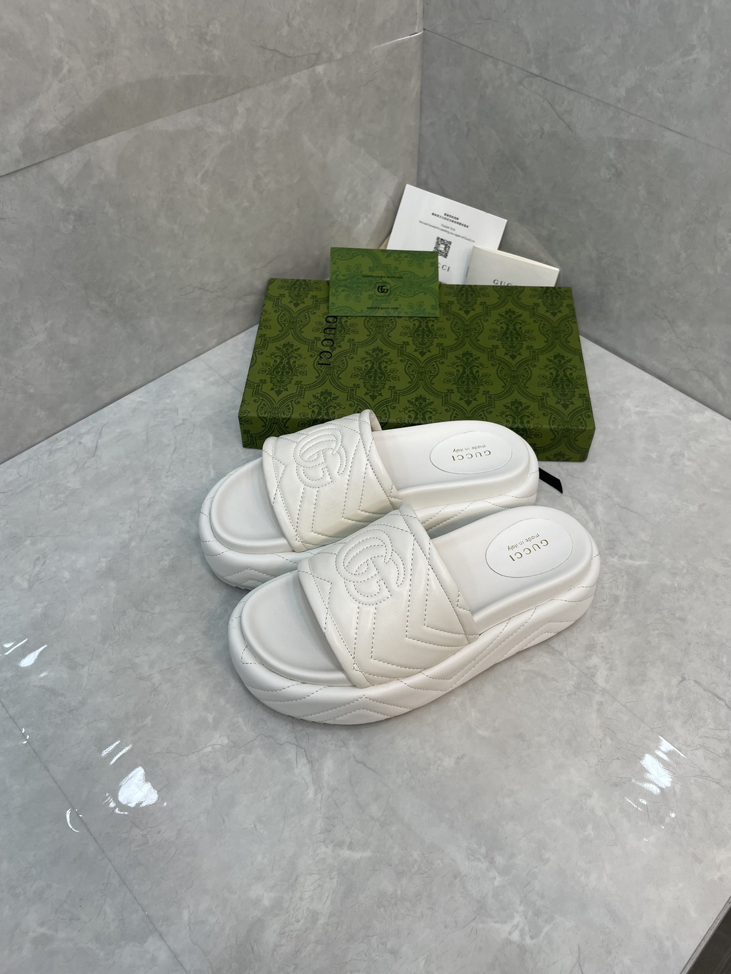 Bagsaaa Gvc*1 Interlocking G Slides White