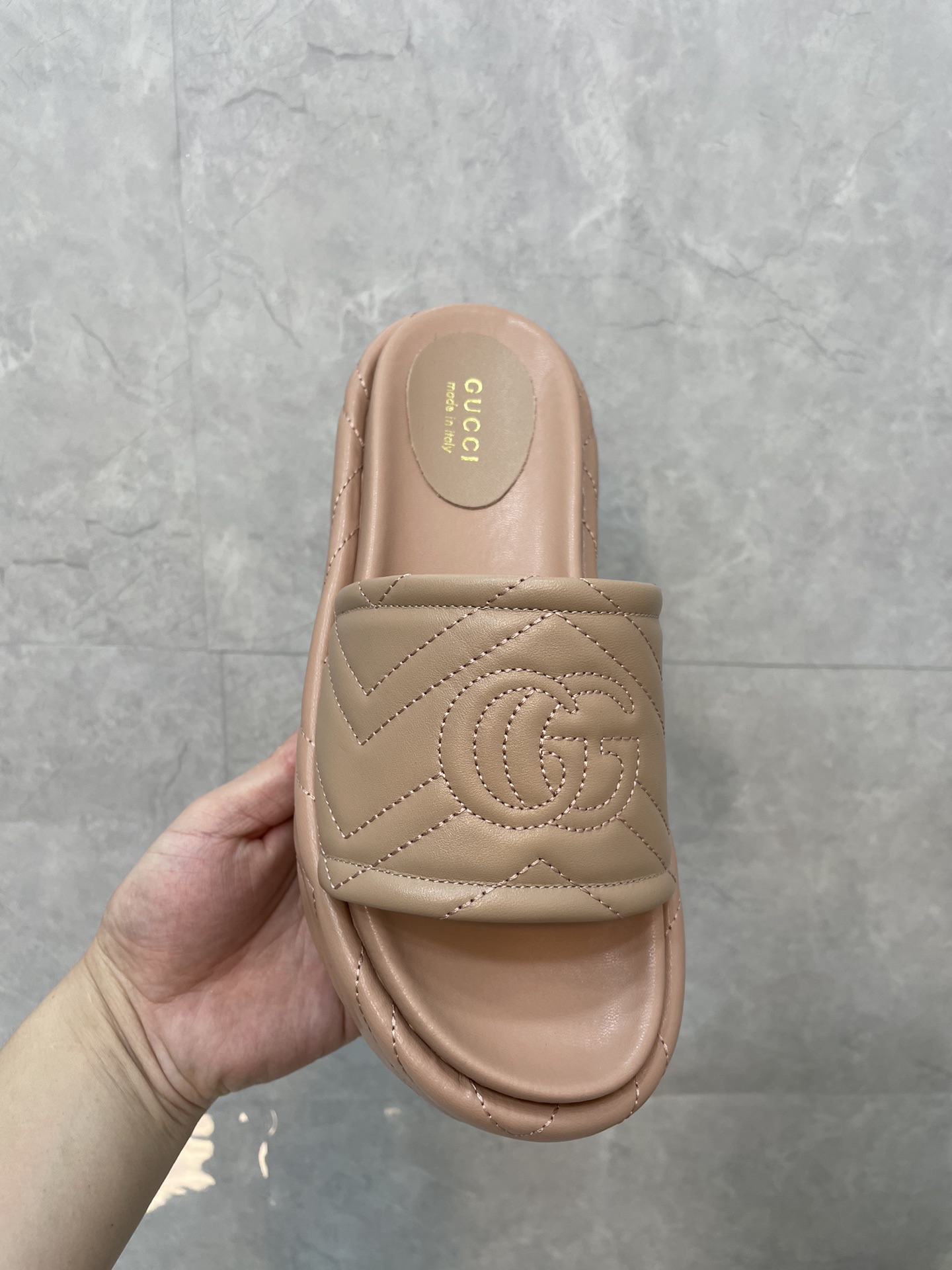 Bagsaaa Gvc*1 Interlocking G Slides Beige