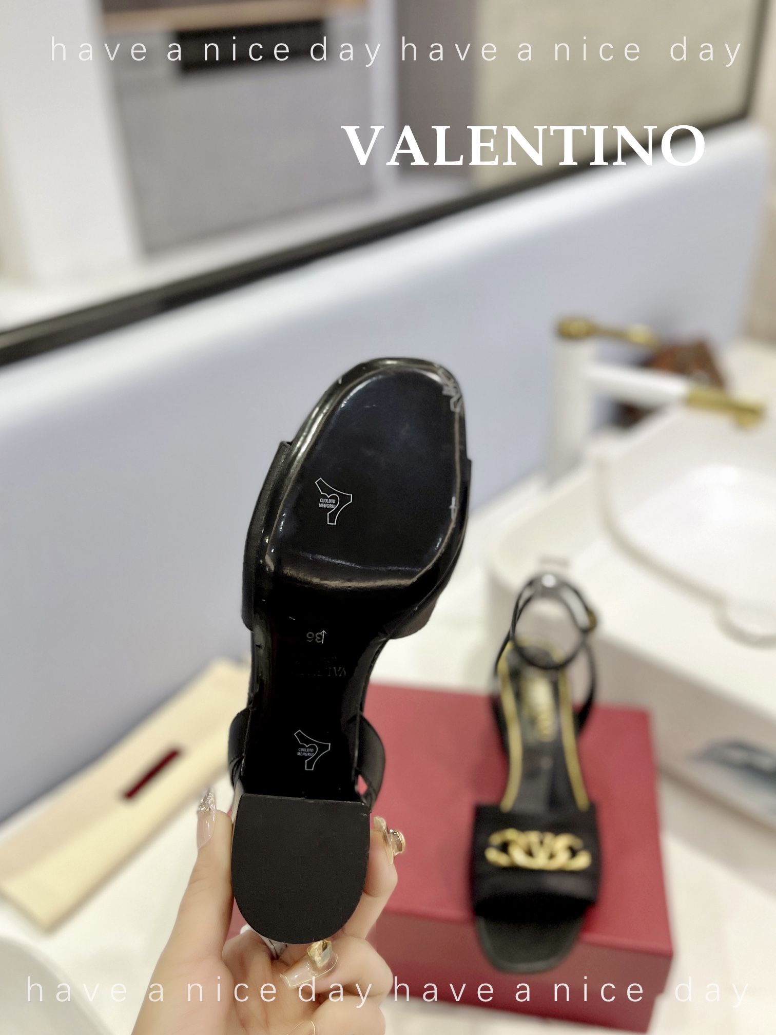 Bagsaaa Va1e*ntin0 Black Sandals