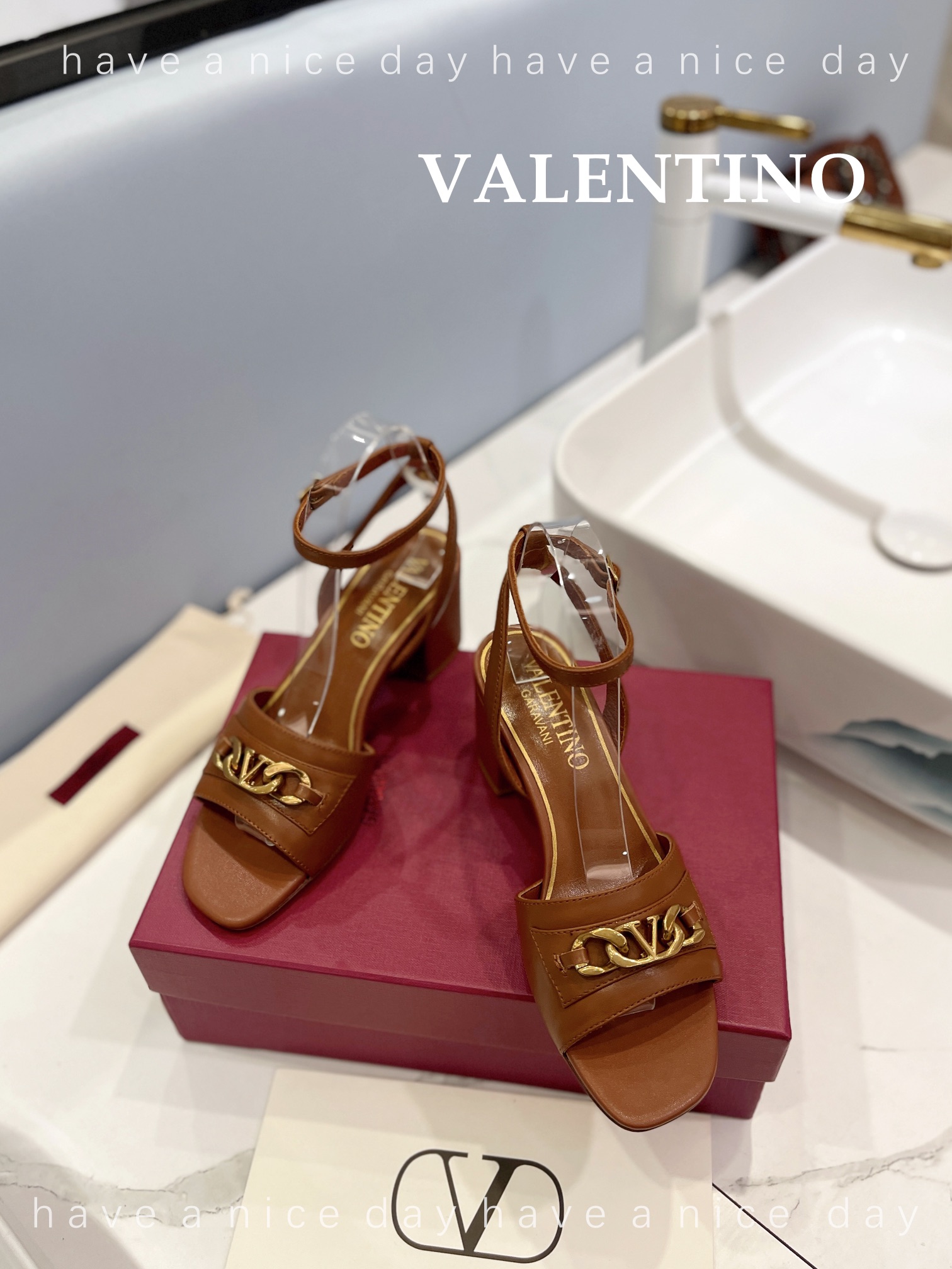 Bagsaaa Va1e*ntin0 Brown Sandals