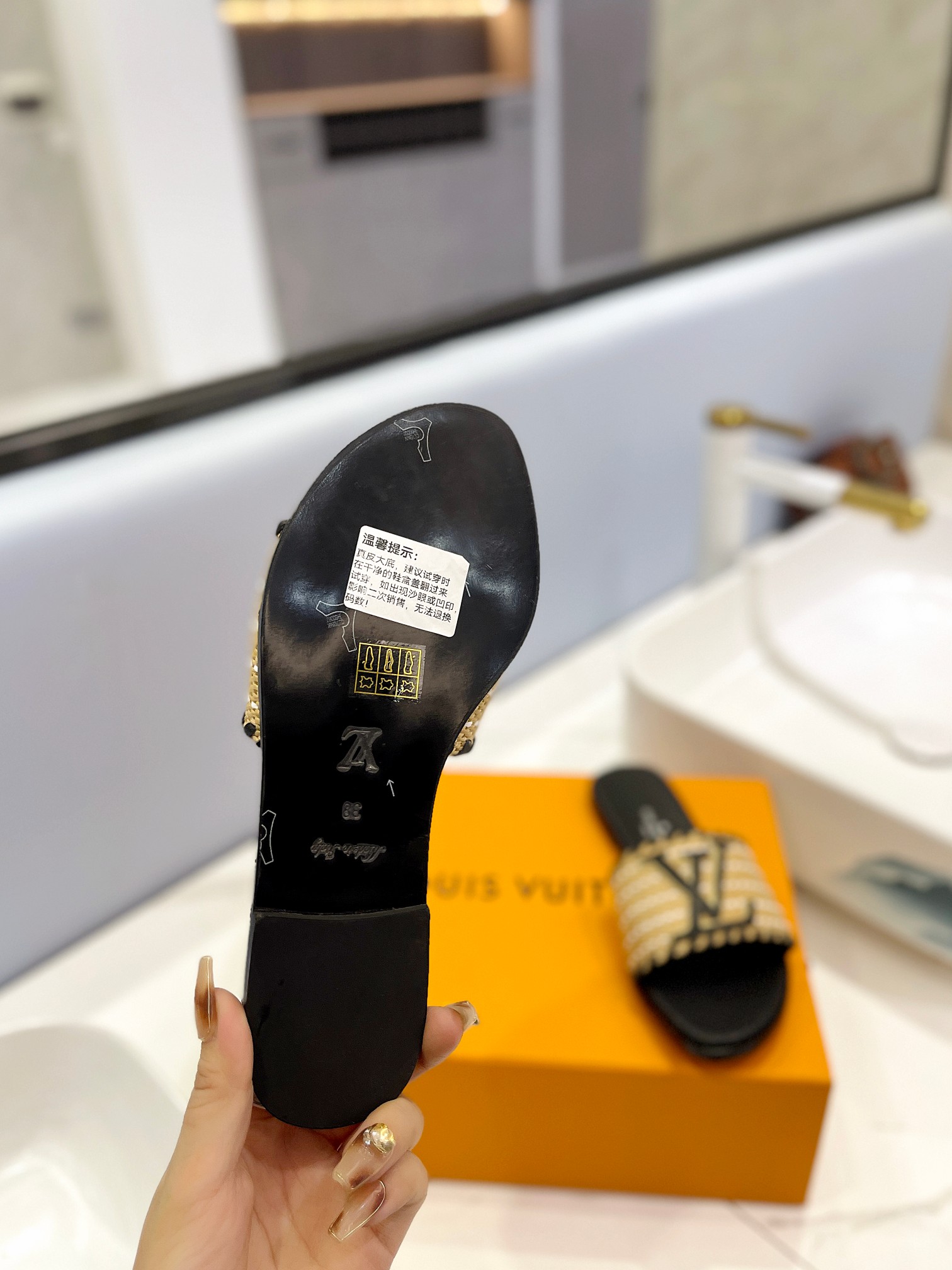 Bagsaaa L0vis Vvtt0n Flat Slides Black