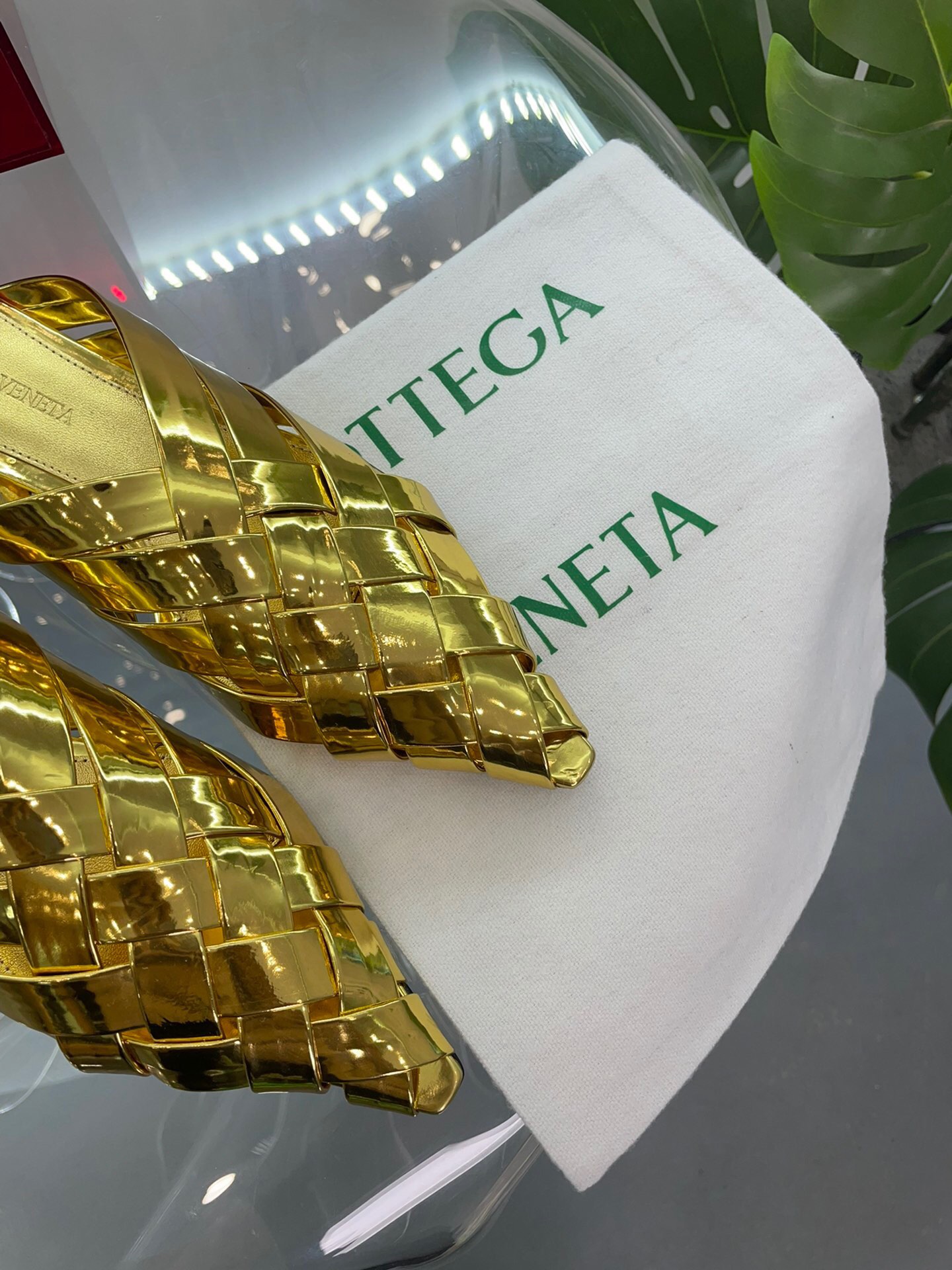 Bagsaaa B0tt*ga Ven*ta Alfie Gold Slipper