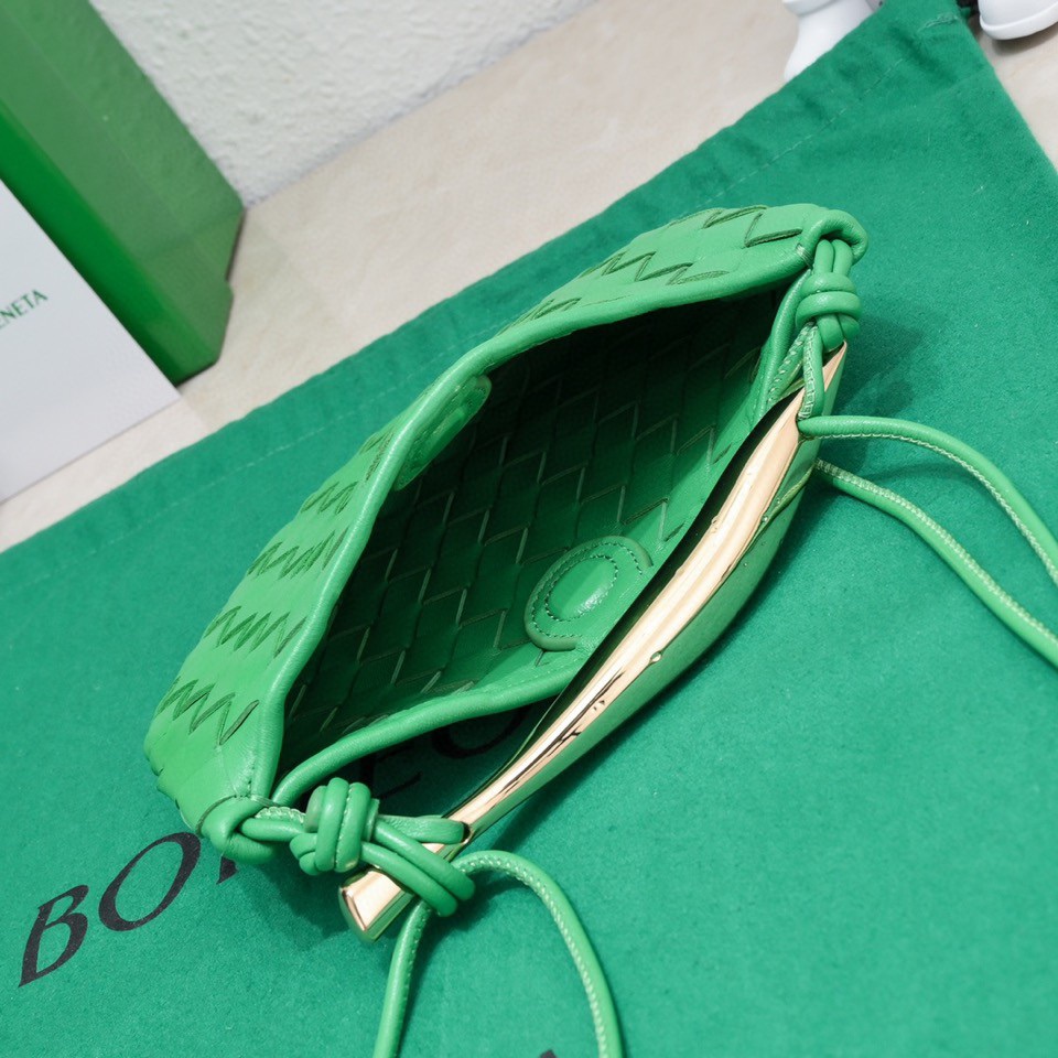 Bagsaaa B0tt*ga Ven*ta Sardine Top Handle Green Bag - 20*12*2.5cm