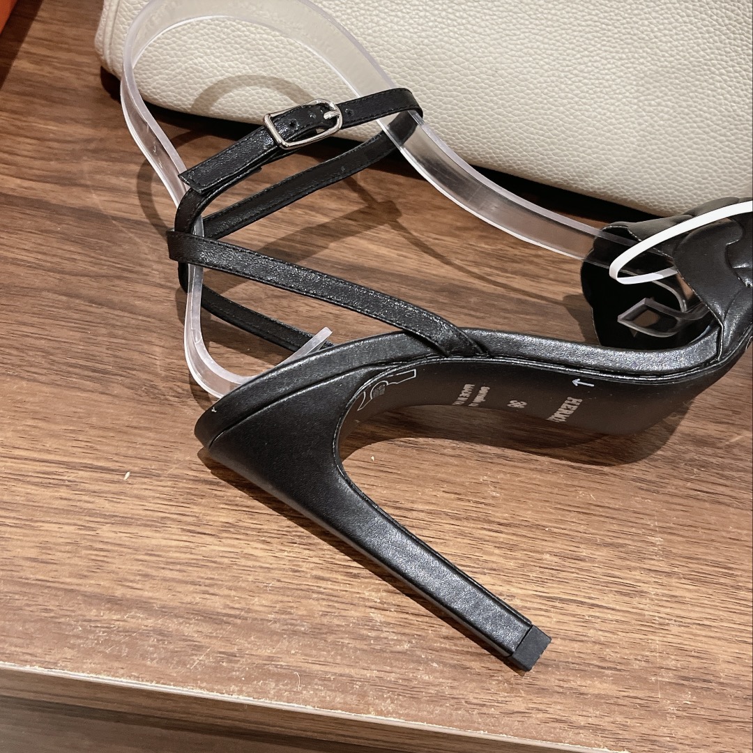 Bagsaaa H**me5 Chaine Dancre Black Sandals 