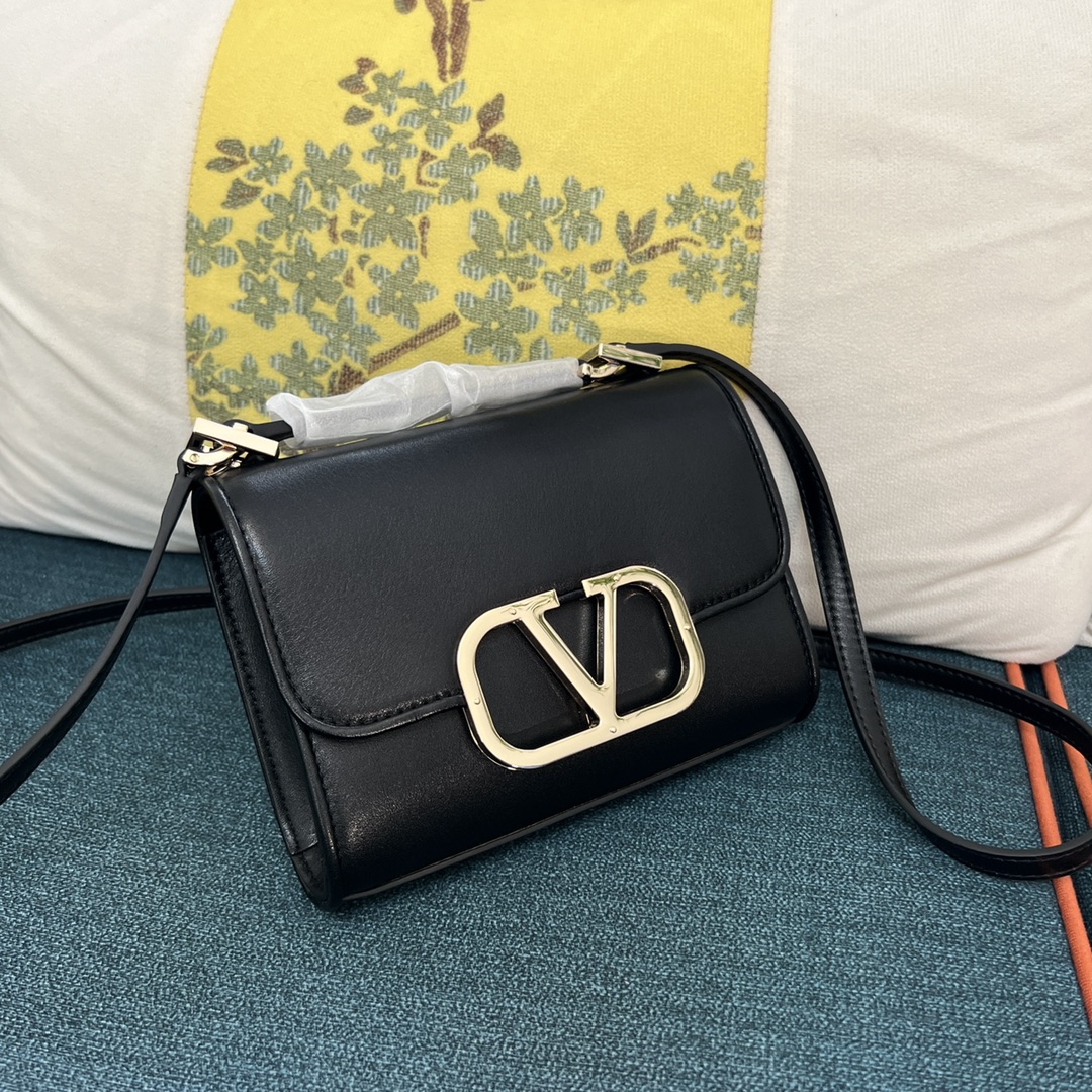 Bagsaaa Va1e*ntin0 Garavani small VLogo Type shoulder black bag - 18x13x5cm