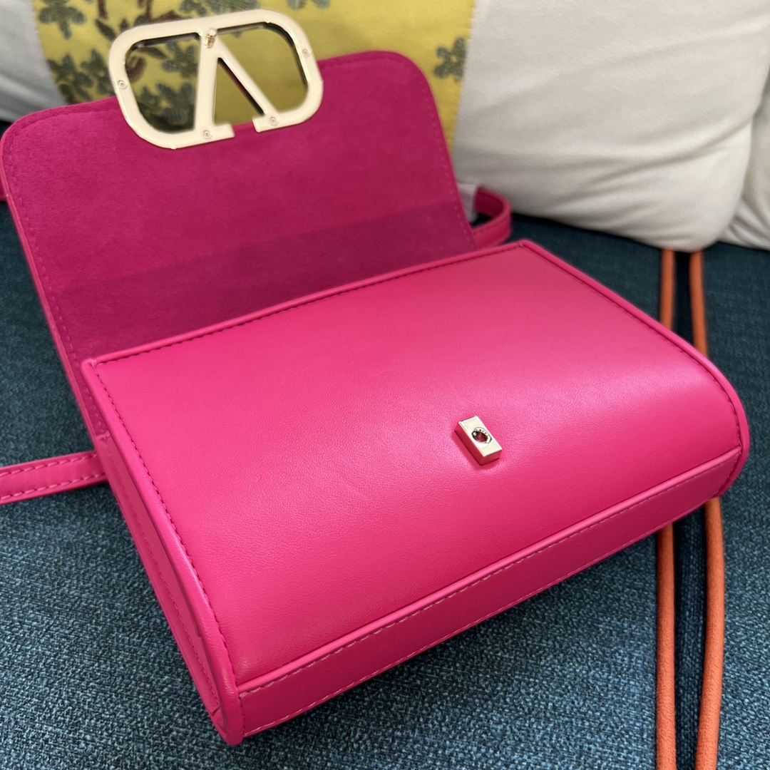 Bagsaaa Va1e*ntin0 Garavani small VLogo Type shoulder dark pink bag - 18x13x5cm