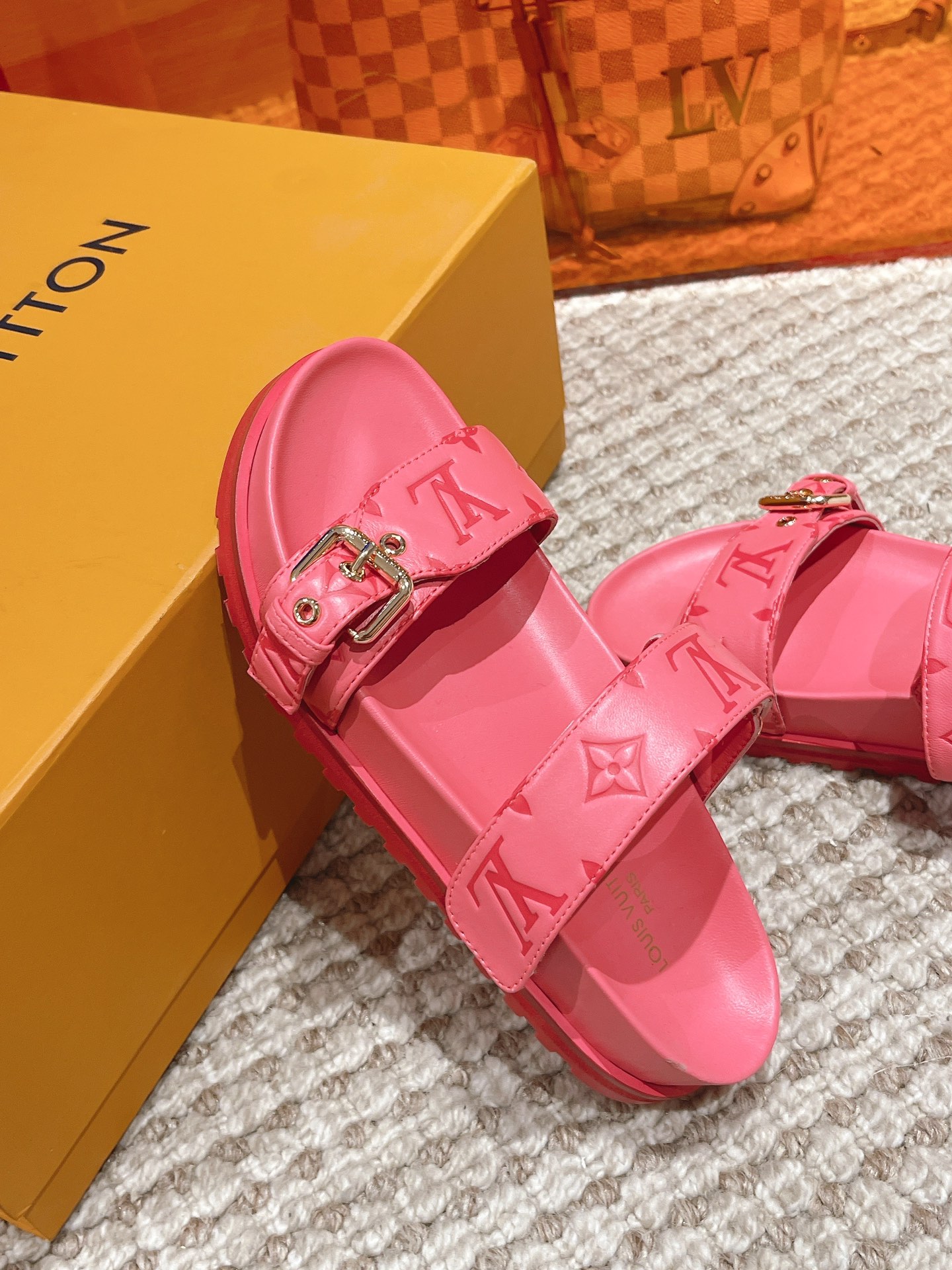 Bagsaaa L0vis Vvtt0n Bom Dia Flat Comfort Mule Pink Monogram-embossed calf leather