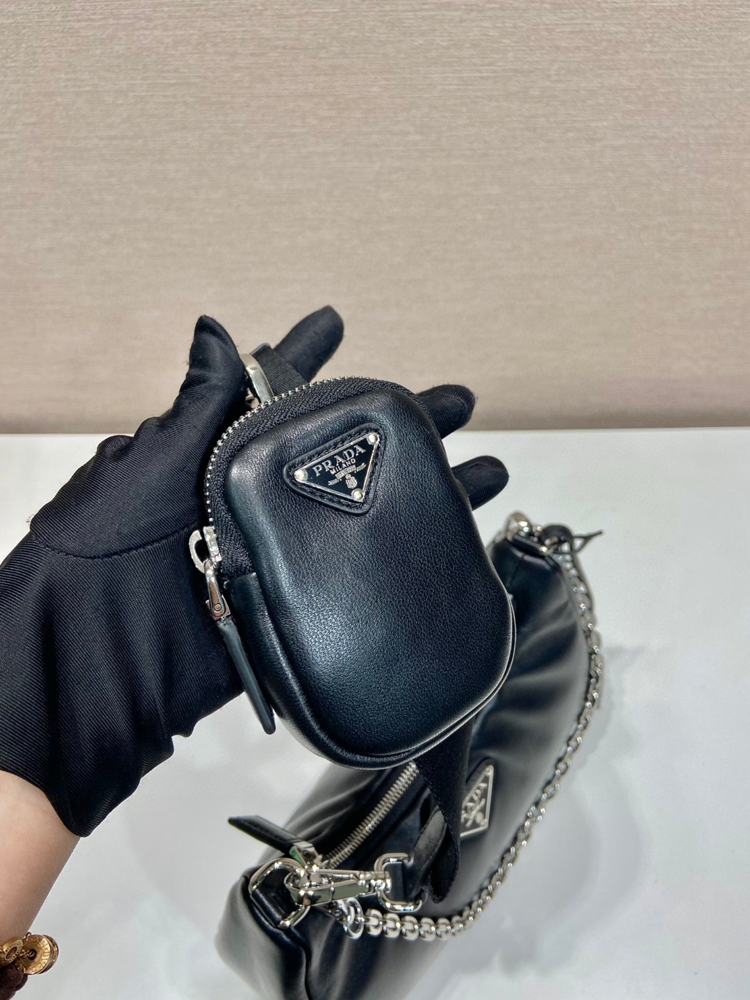 Bagsaaa Pra*a Padded nappa-leather Pra*a Re-Edition 2005 black shoulder bag - 22*18*6.5cm