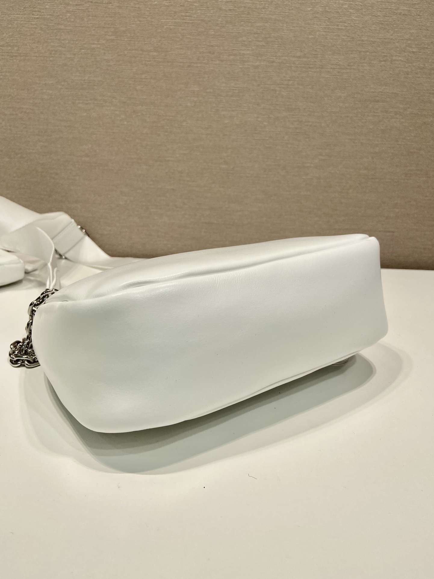 Bagsaaa Pra*a Padded nappa-leather Pra*a Re-Edition 2005 white shoulder bag - 22*18*6.5cm
